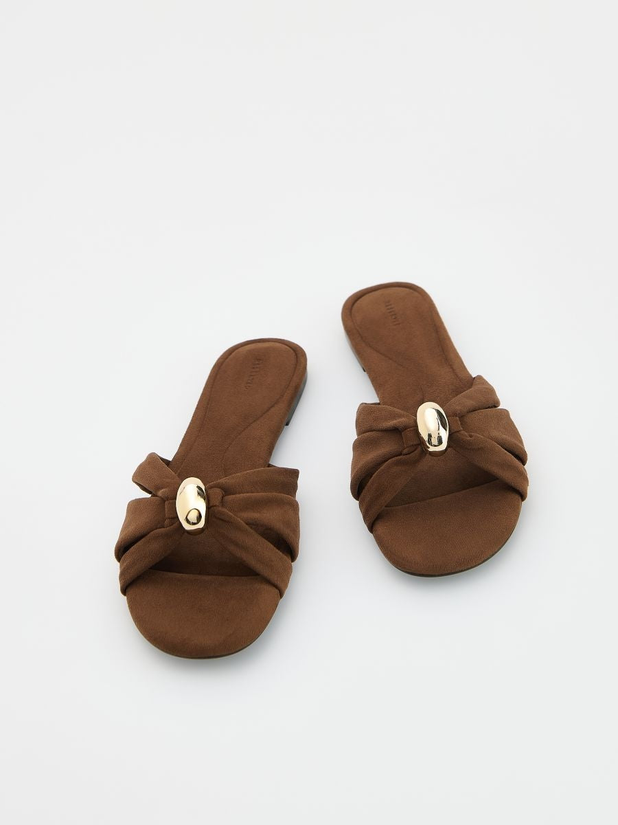 Sliders with decorative buckle