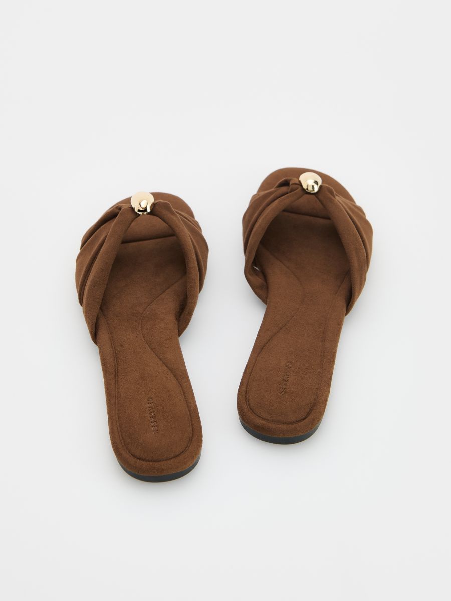 Sliders with decorative buckle
