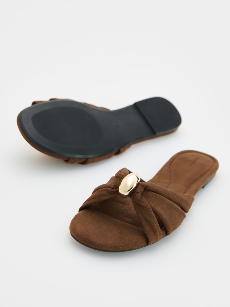 Sliders with decorative buckle