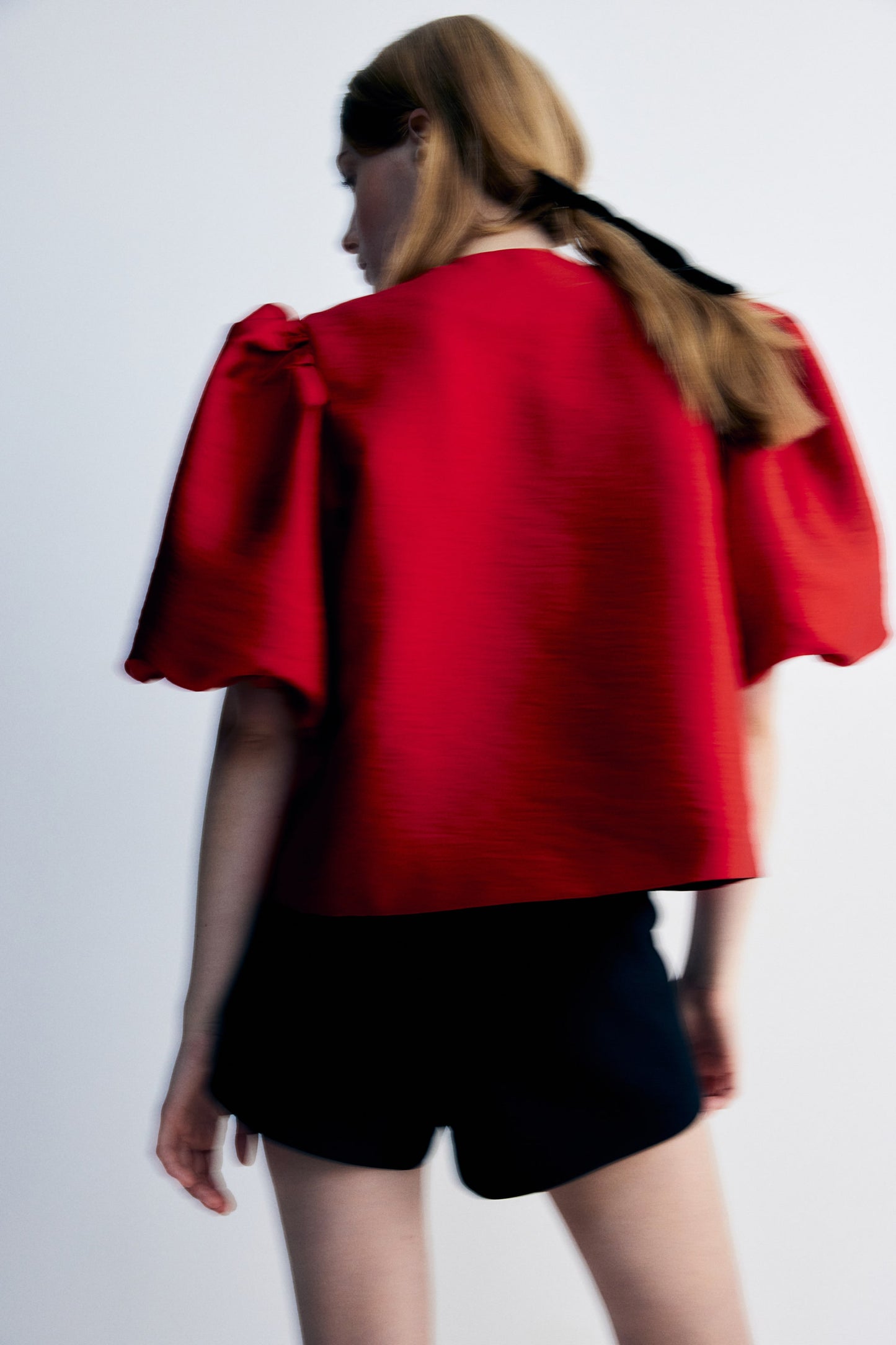 Balloon-sleeved blouse