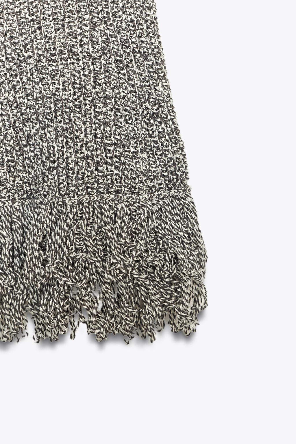 Fitted Knit Top With Fringing