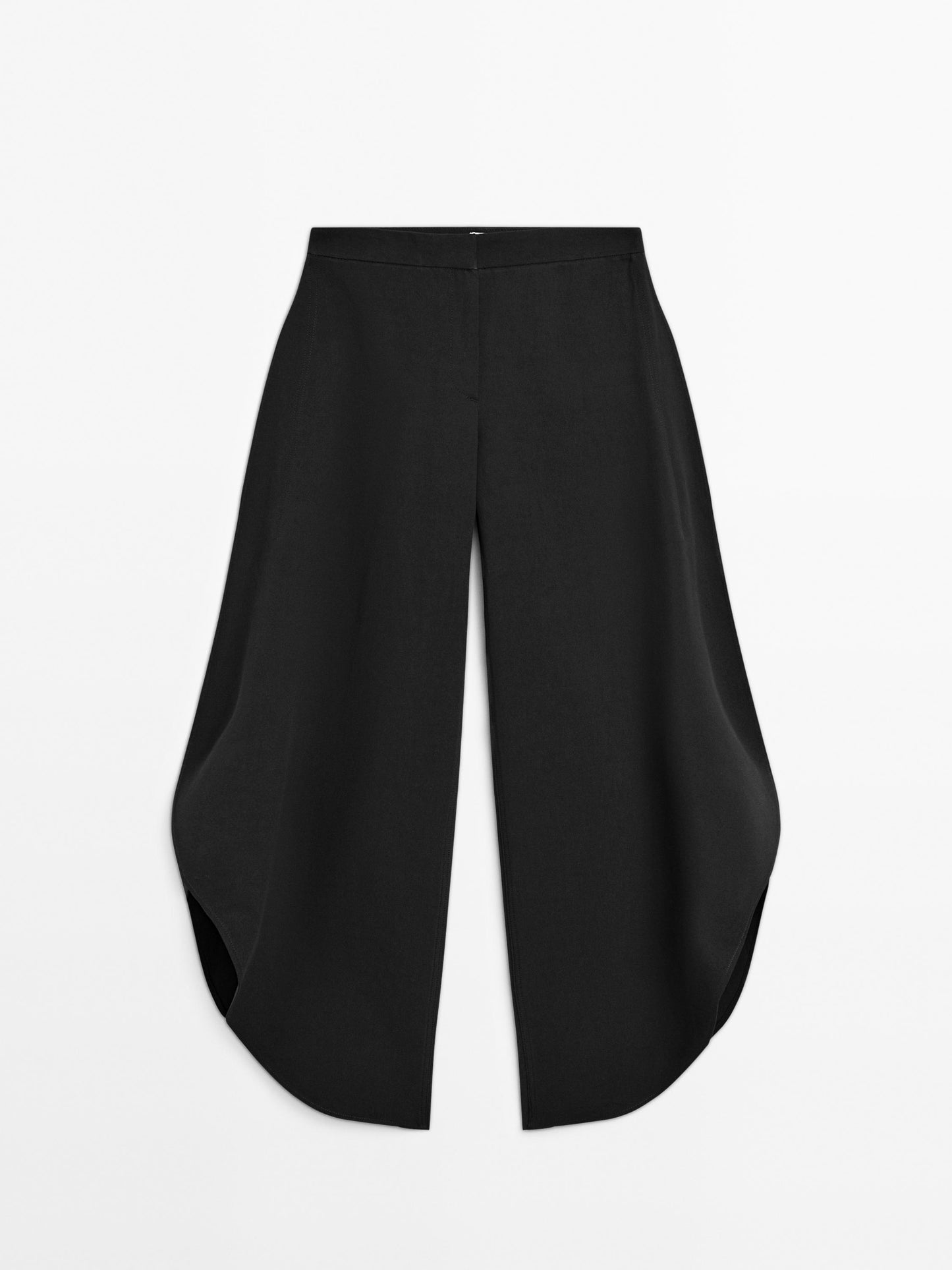 Trousers with split hems