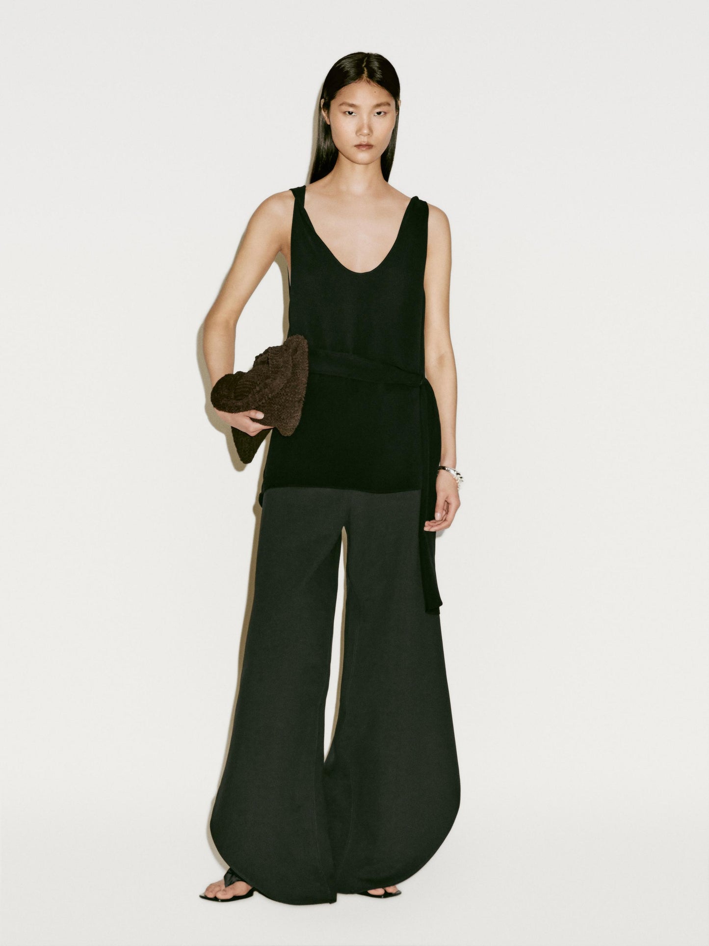 Trousers with split hems