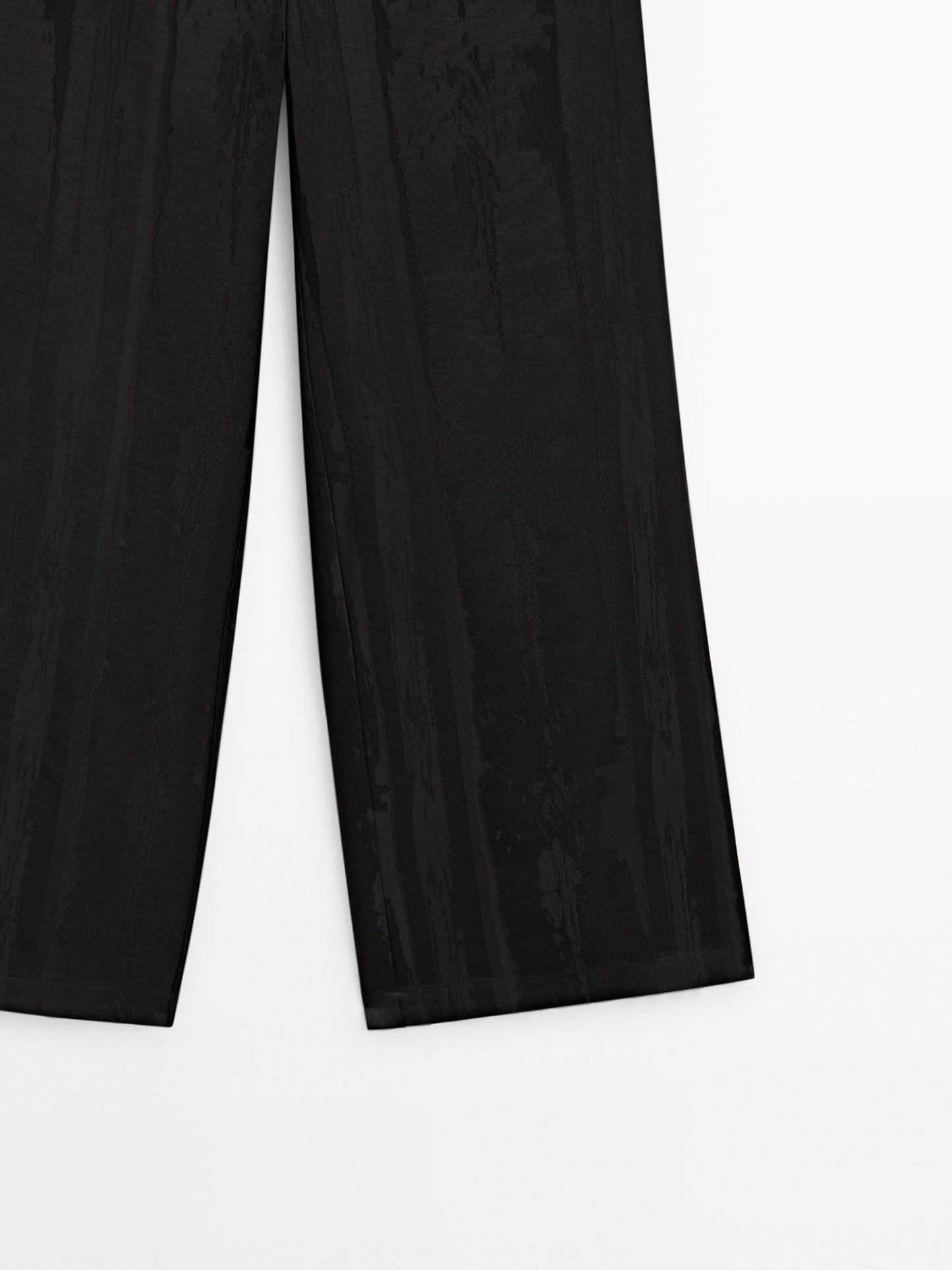 Flowing wide-leg trousers