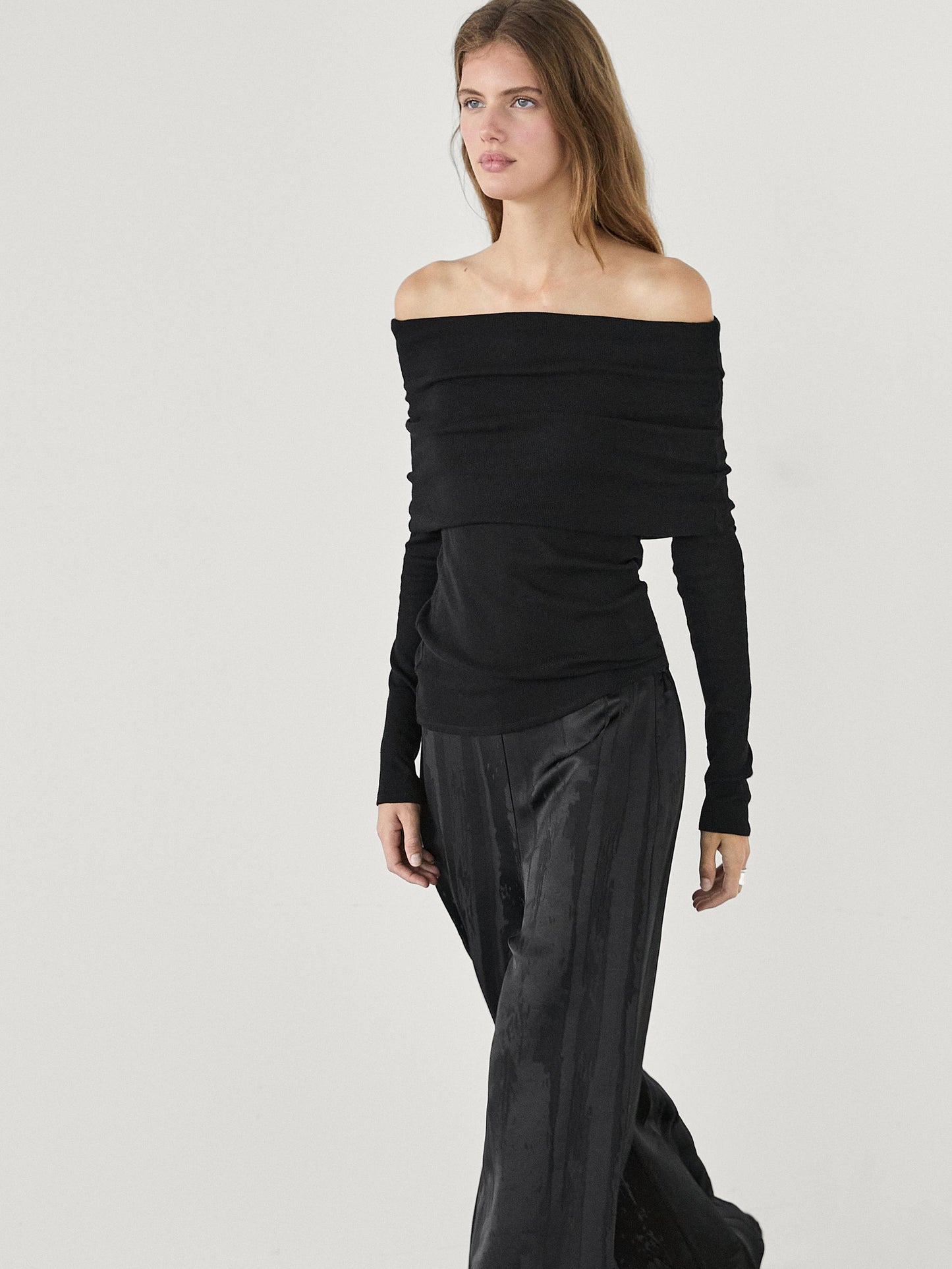 Flowing wide-leg trousers
