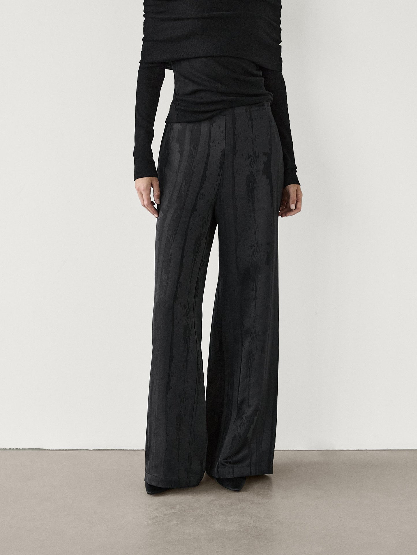 Flowing wide-leg trousers