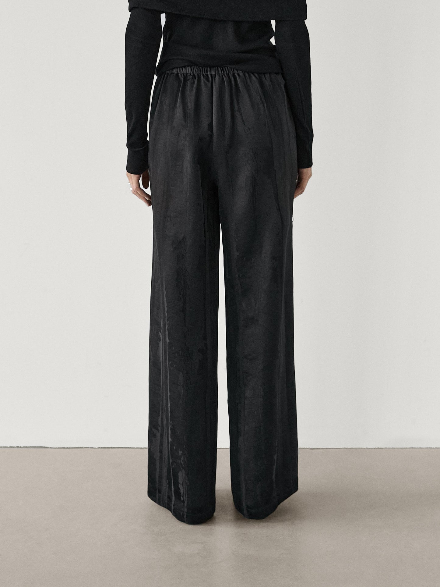 Flowing wide-leg trousers