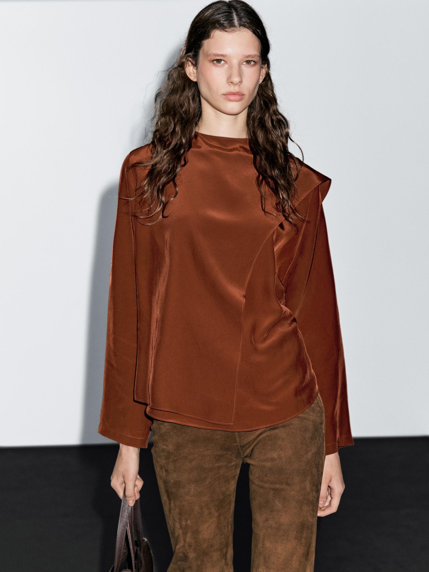 Flowing blouse with tied neck