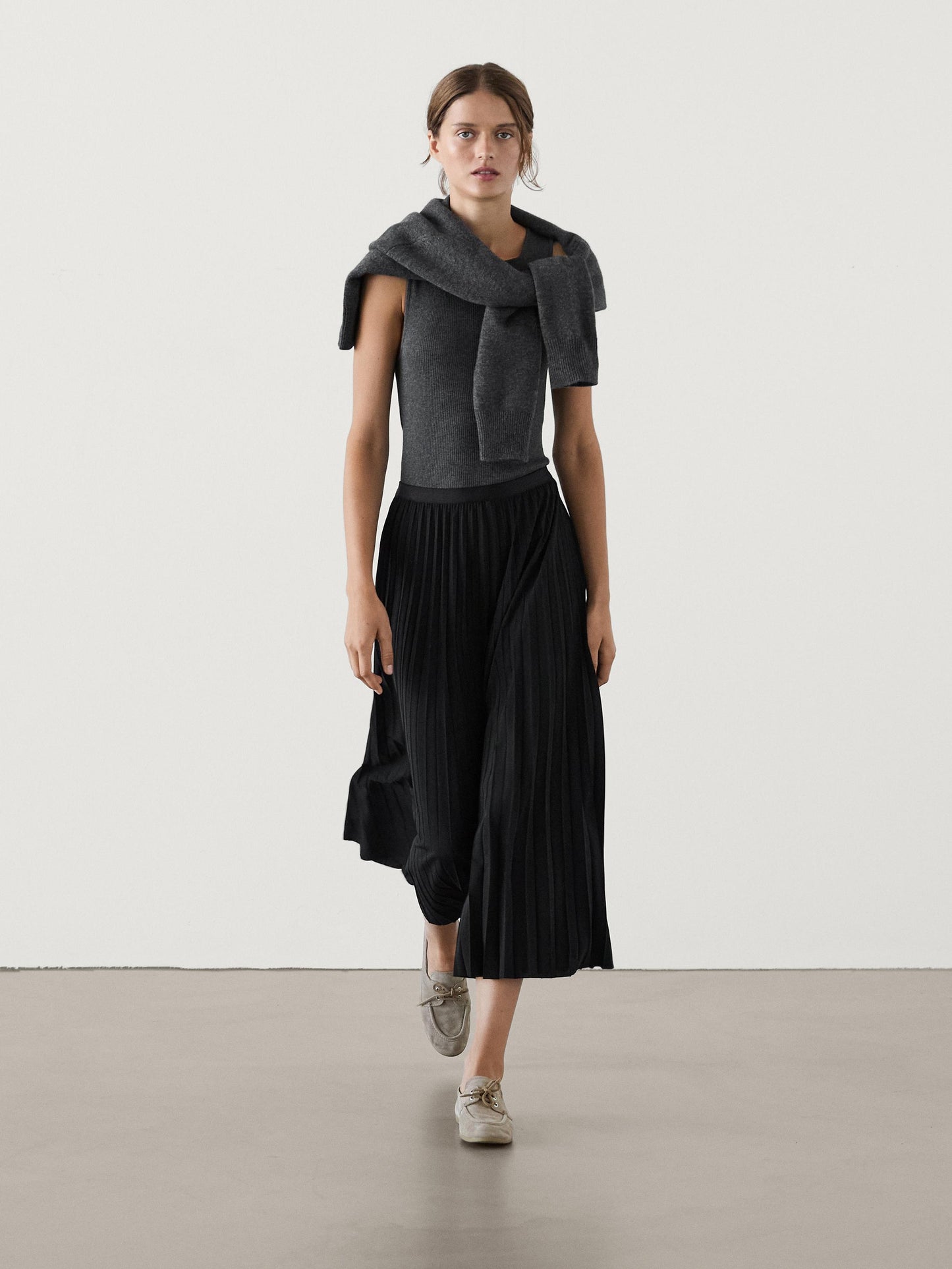 Long pleated flared skirt