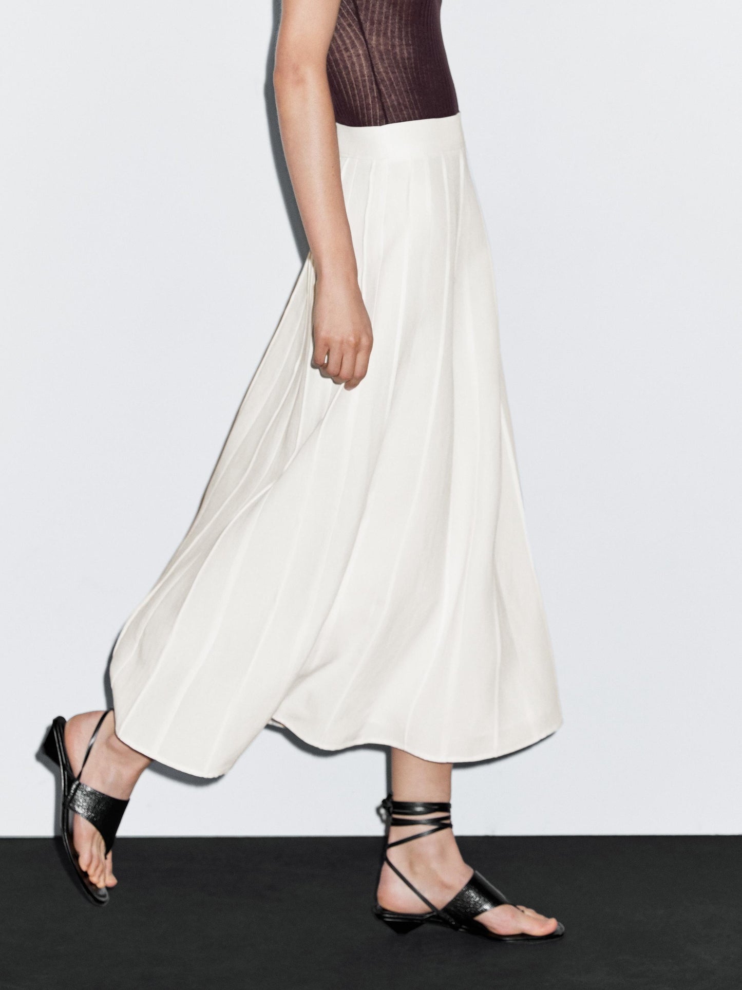 Flared midi skirt with seam details
