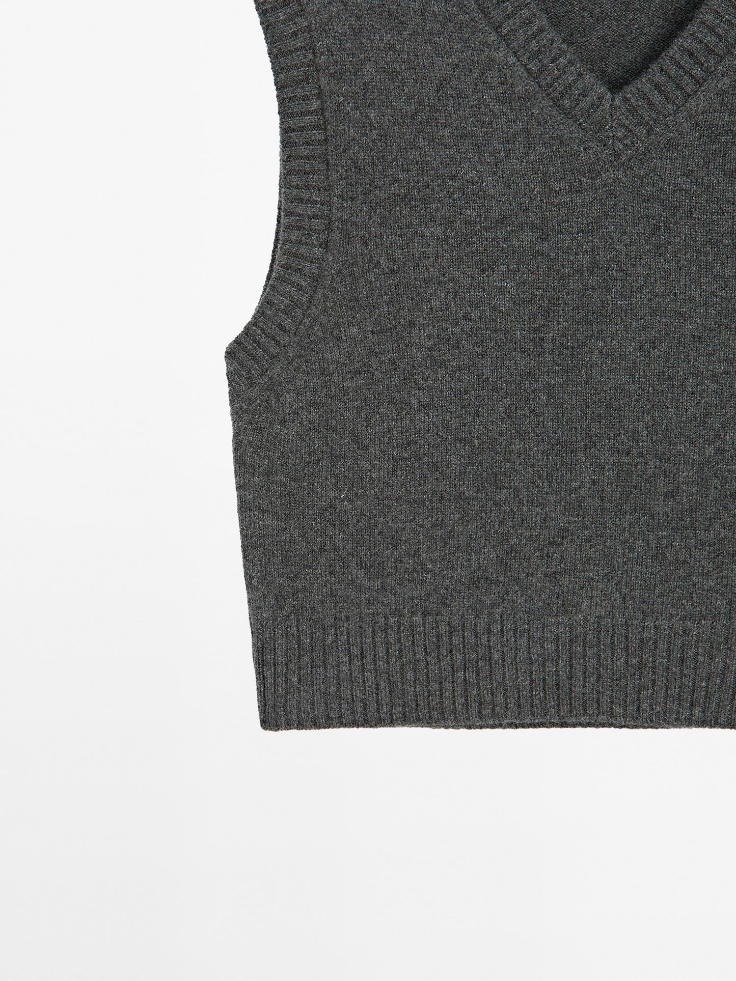 100% cashmere V-neck vest