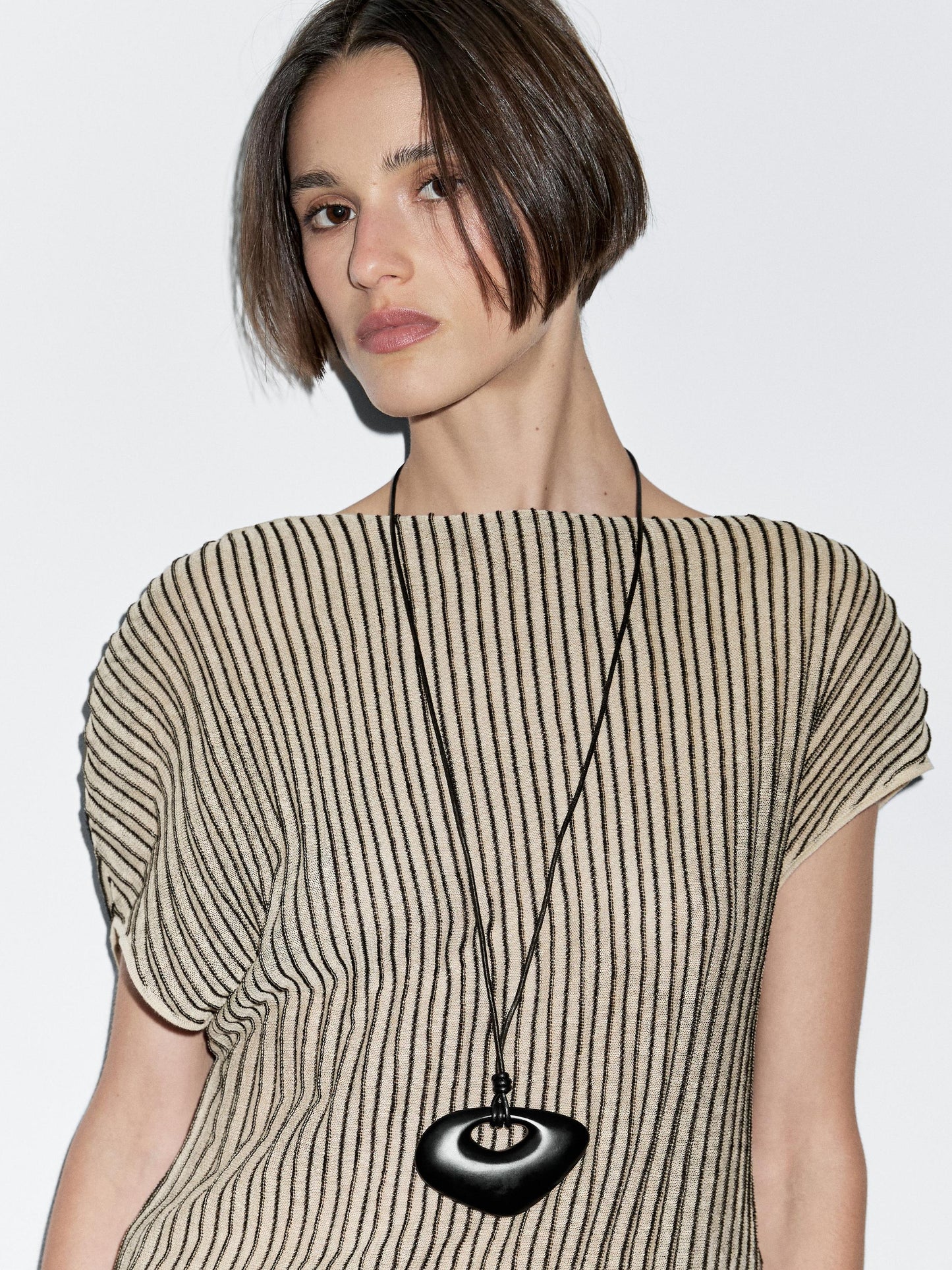 Loose-fitting pleated top with flecked detail
