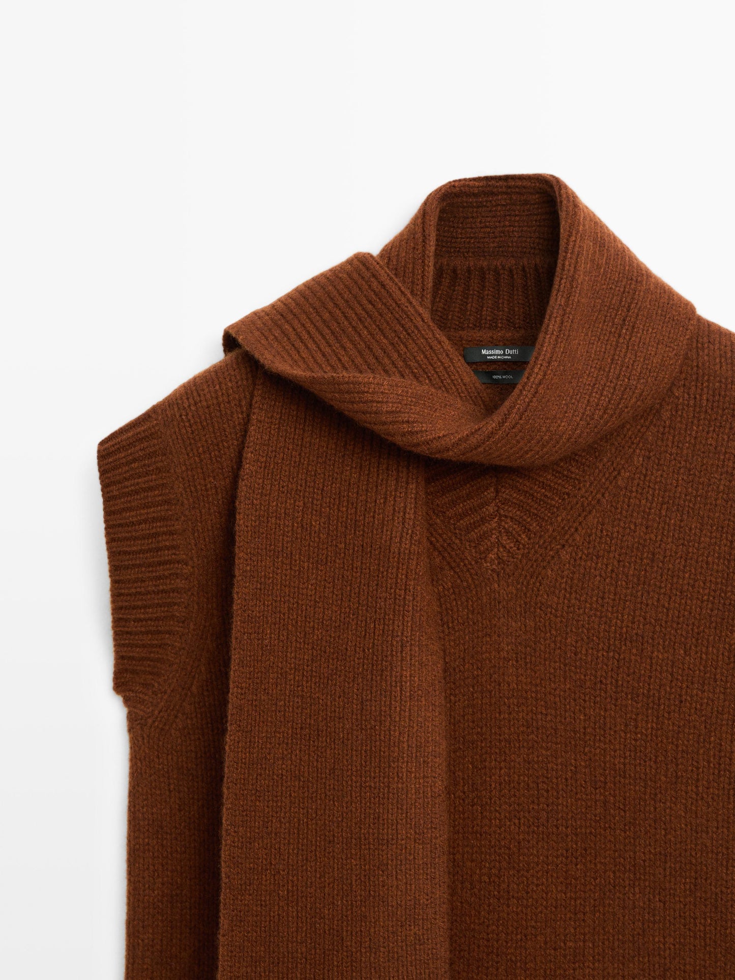 V-neck knit vest with scarf