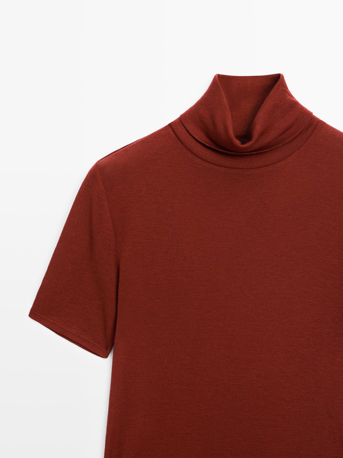 High neck T-shirt with short sleeves