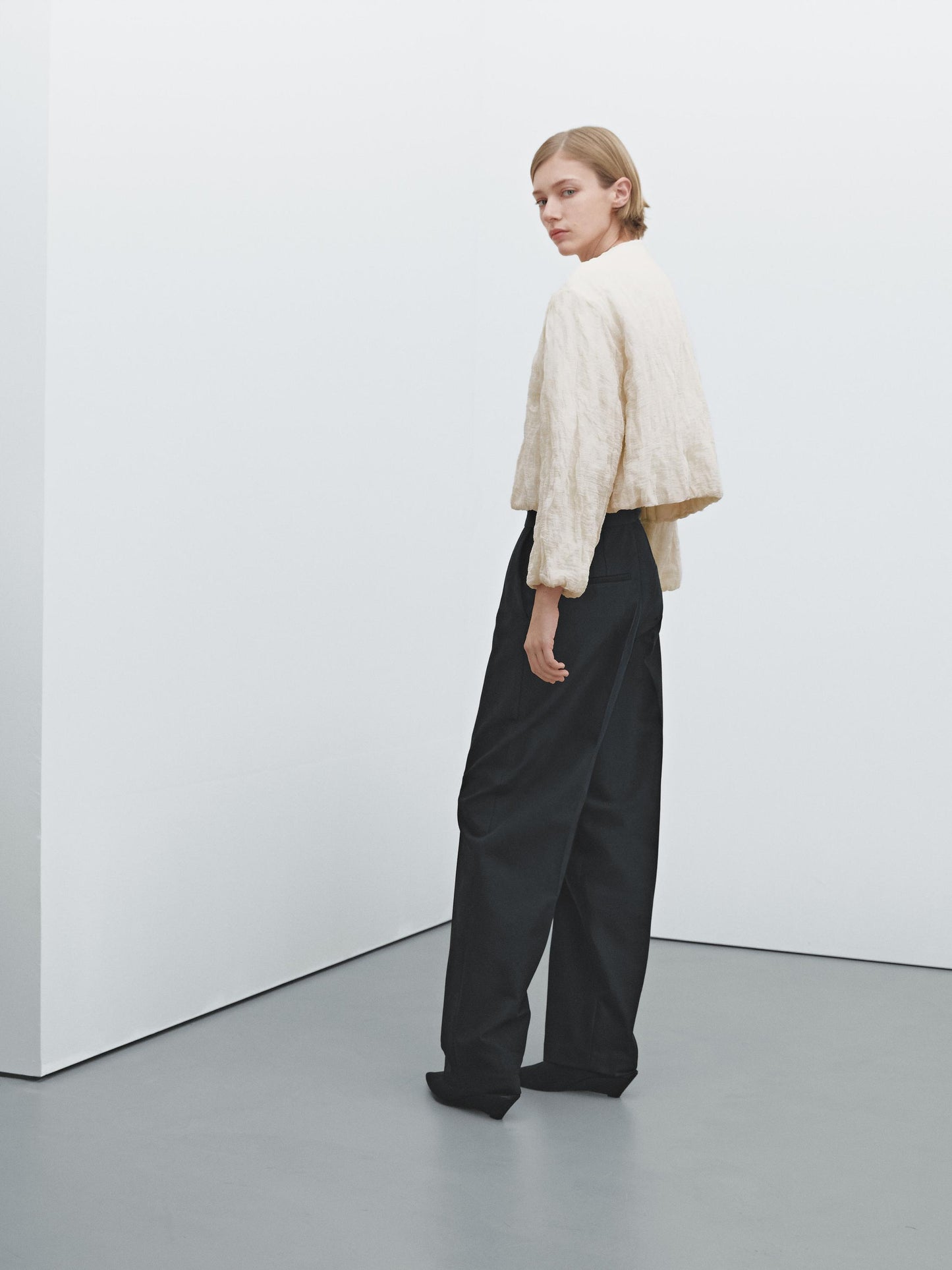 Cropped bomber jacket
