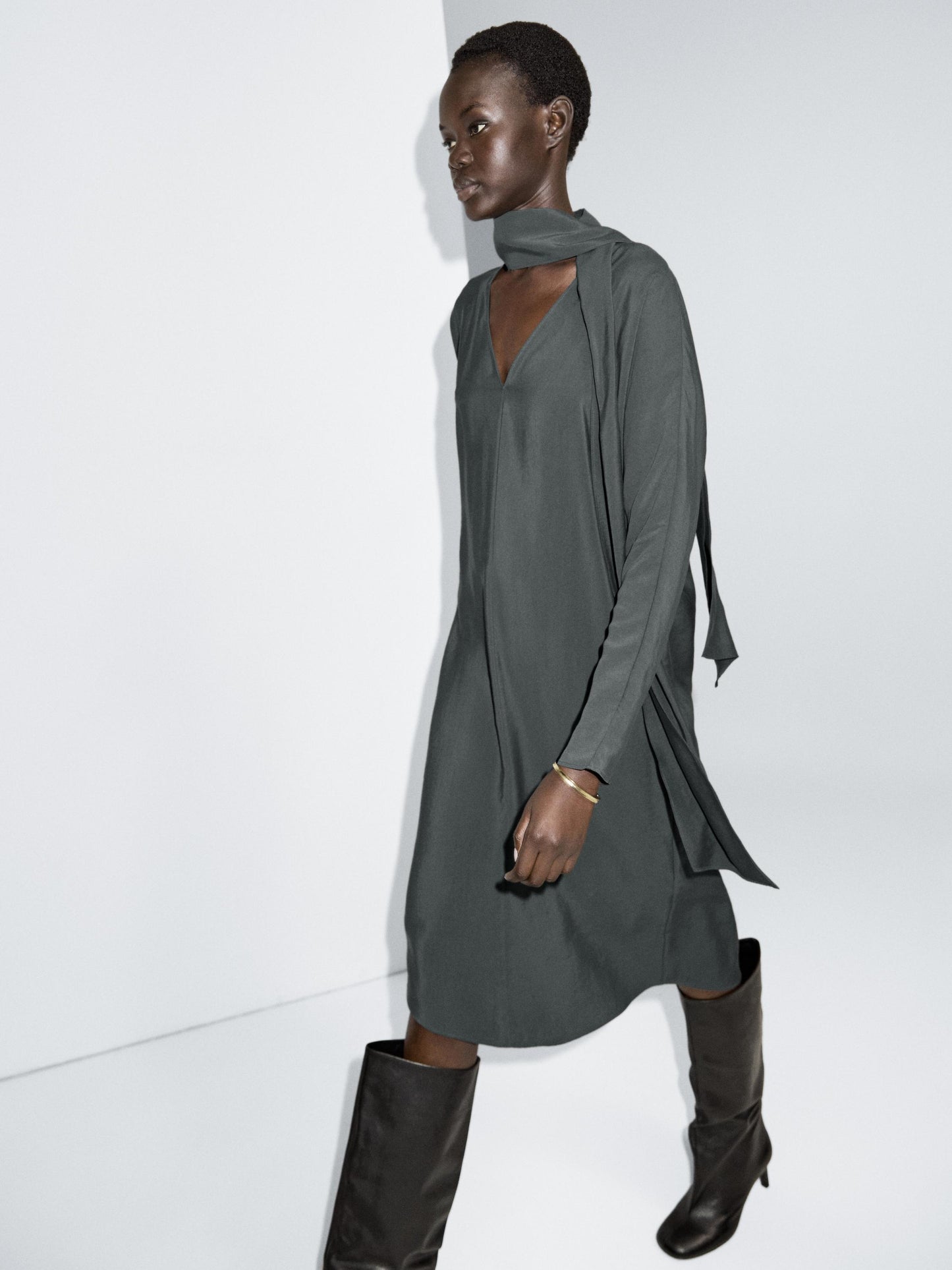 V-neckline midi dress with tie detail