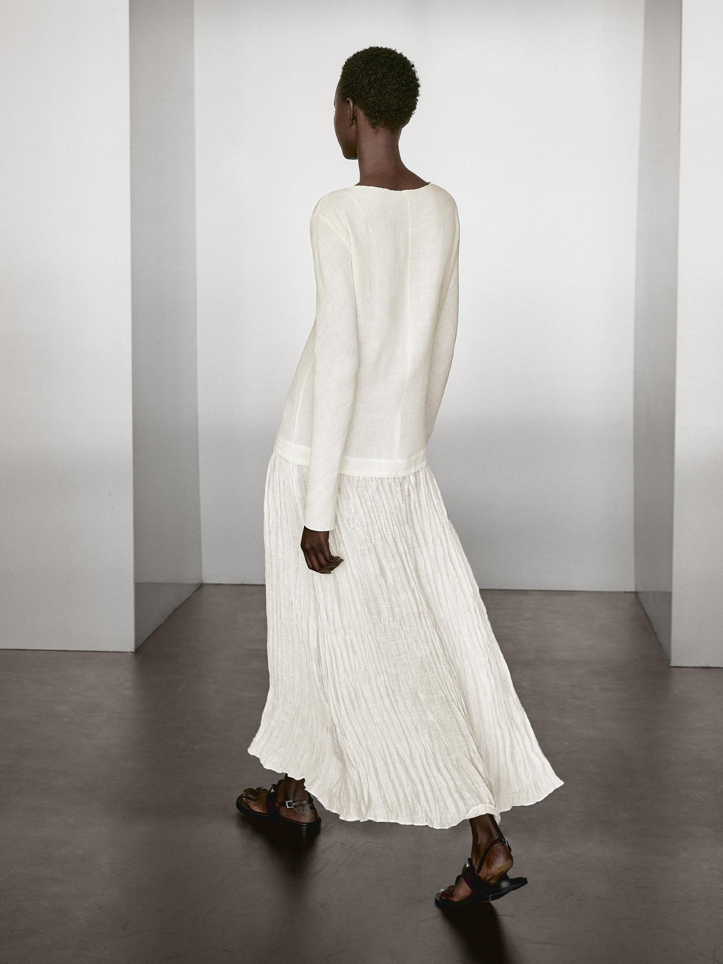 Long contrast pleated dress