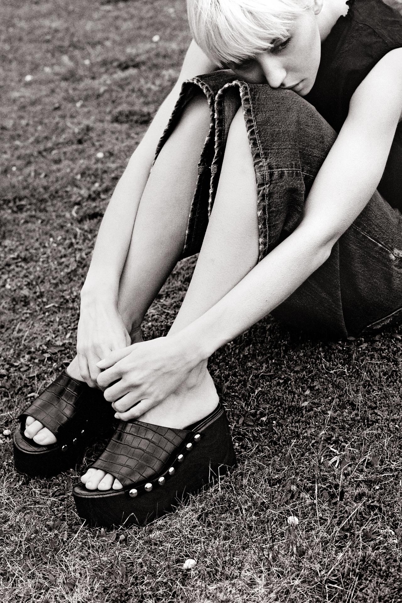 Textured platform wedges