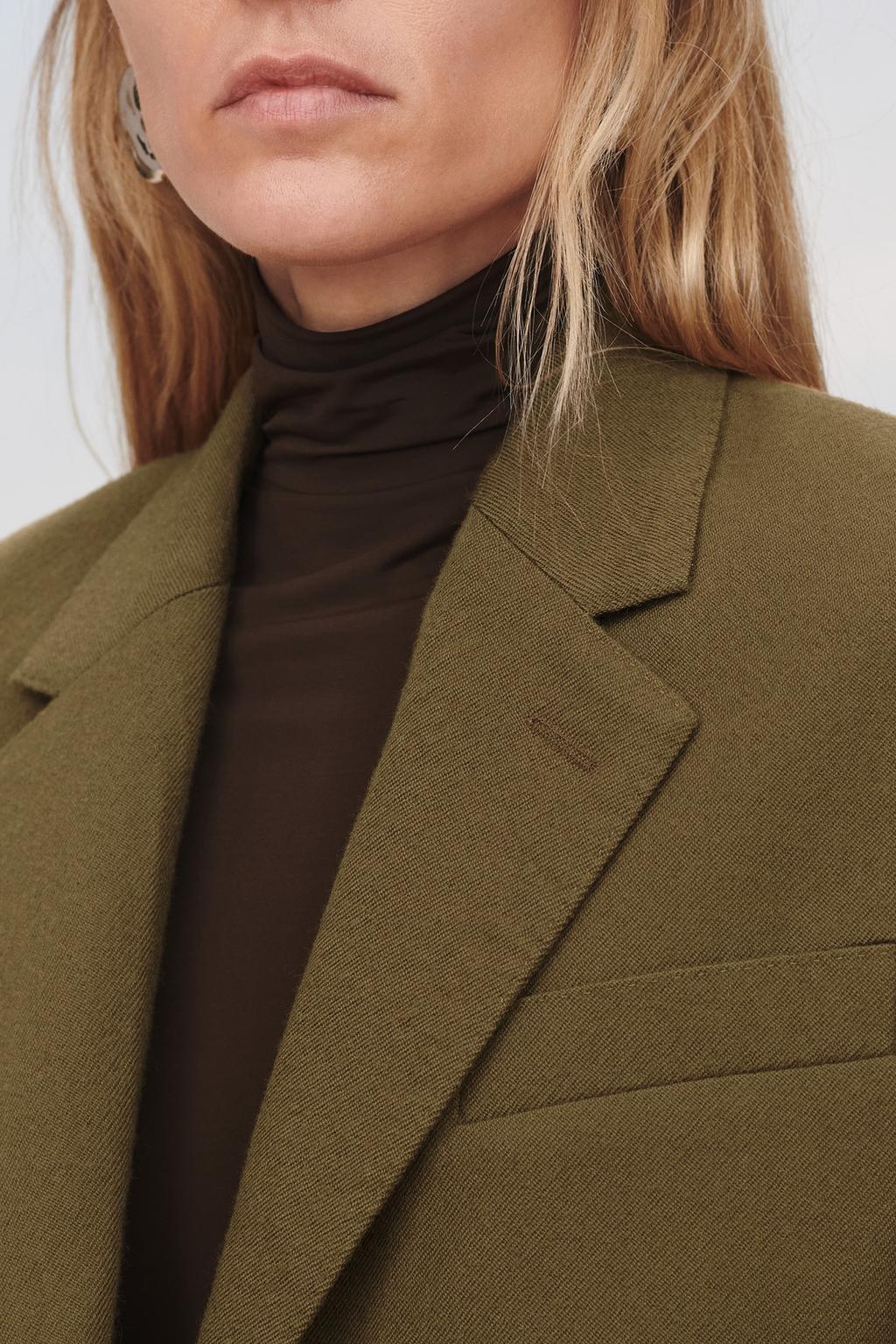 Limited edition 100% wool fitted blazer