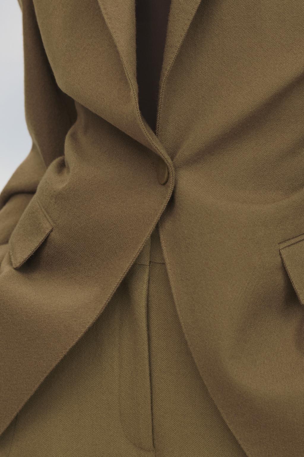 Limited edition 100% wool fitted blazer