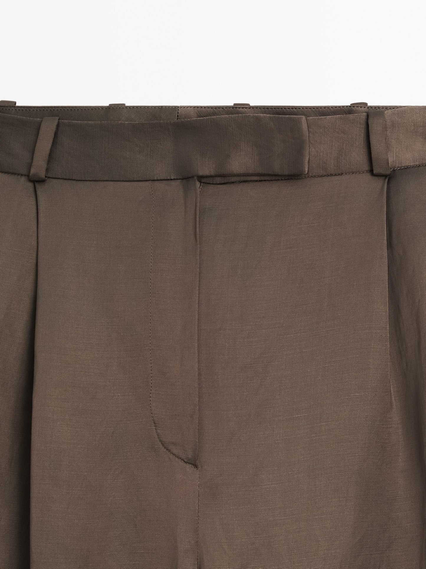 Trousers with elastic hems
