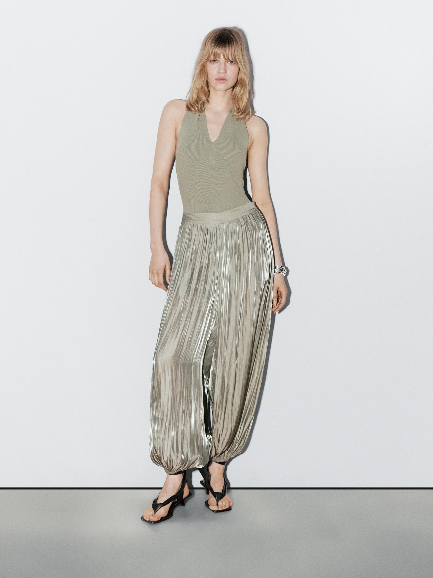 Shiny balloon trousers