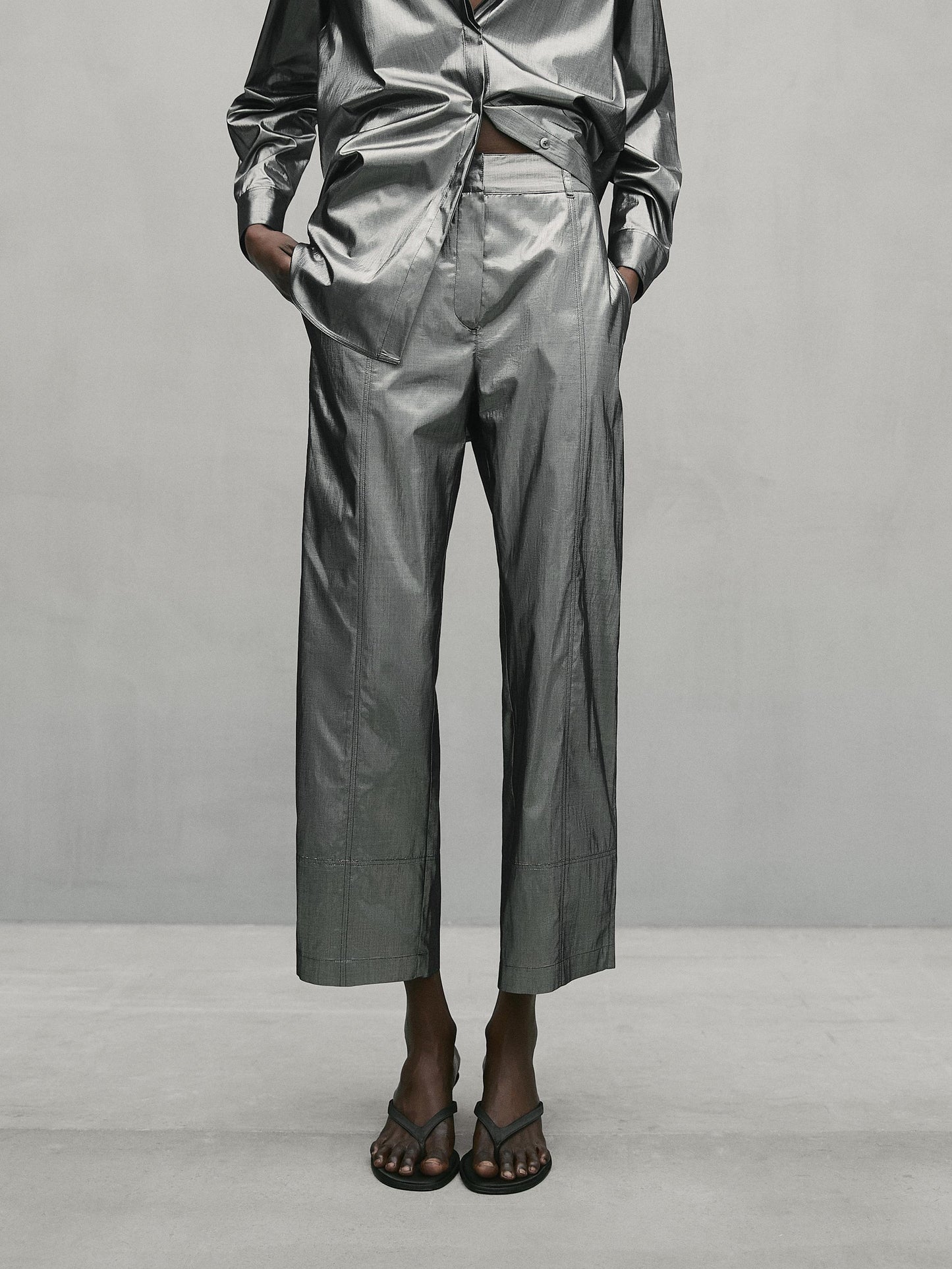 Shiny trousers with seams