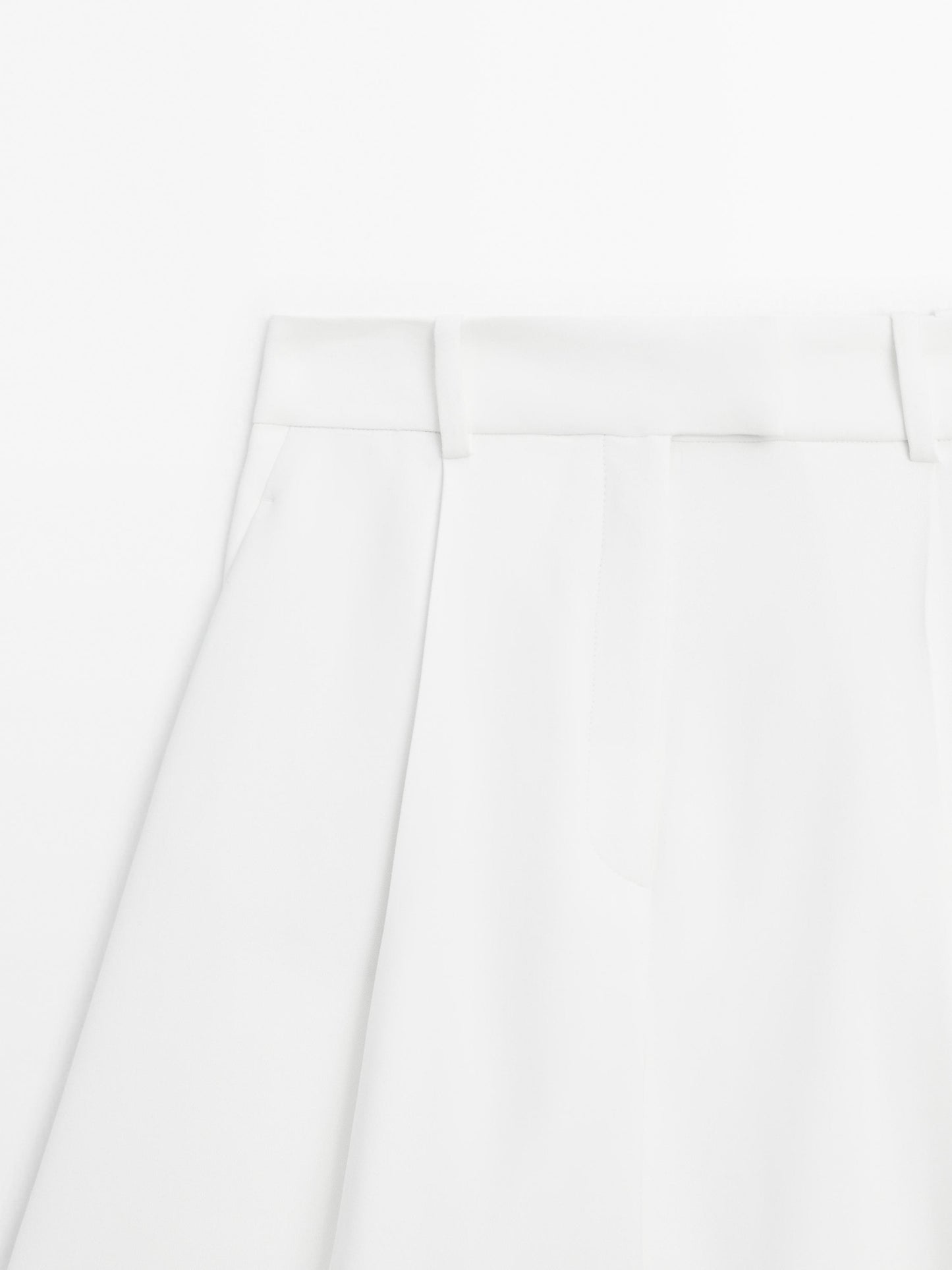 Smart Bermuda shorts with darts