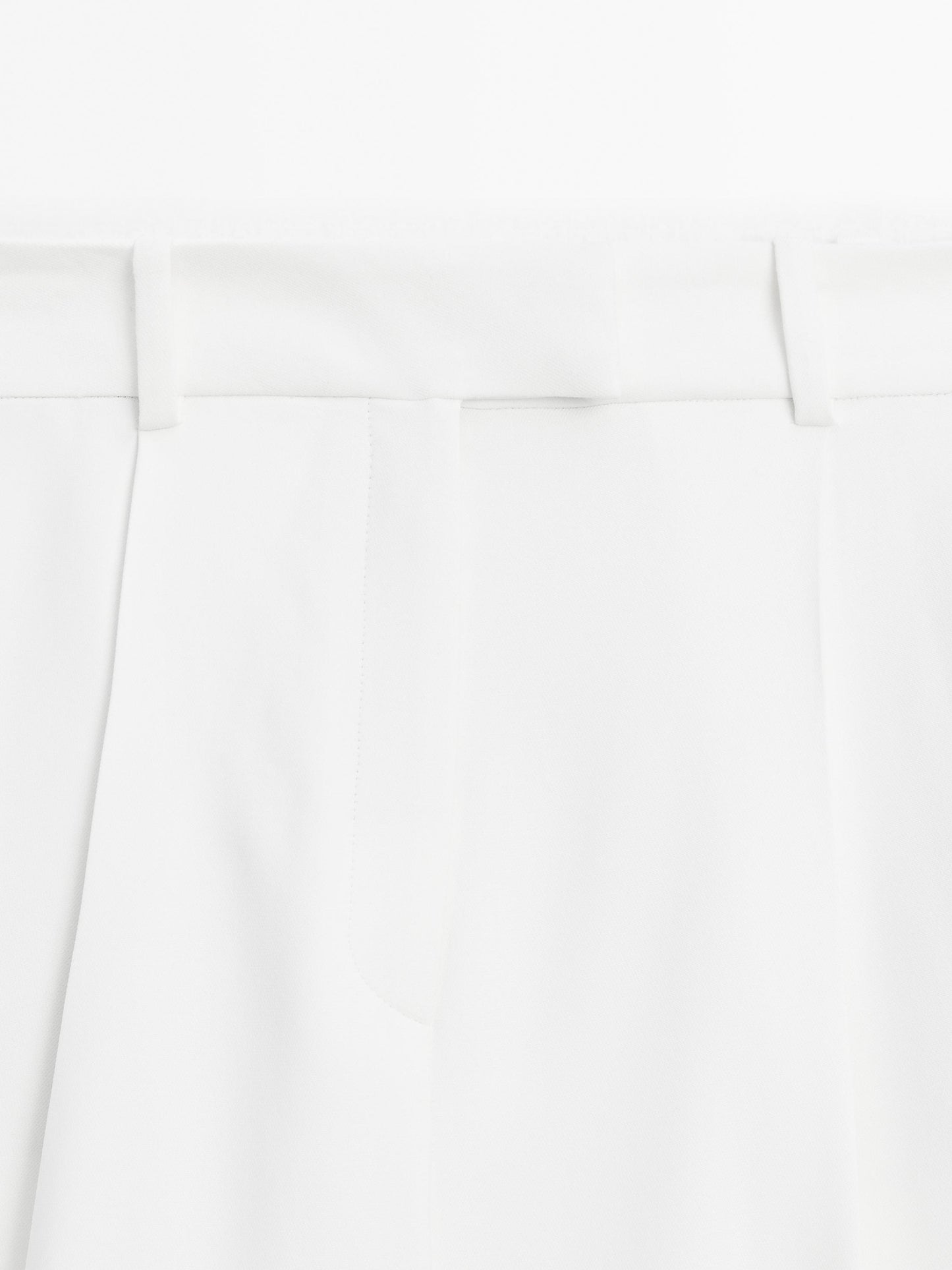 Smart Bermuda shorts with darts