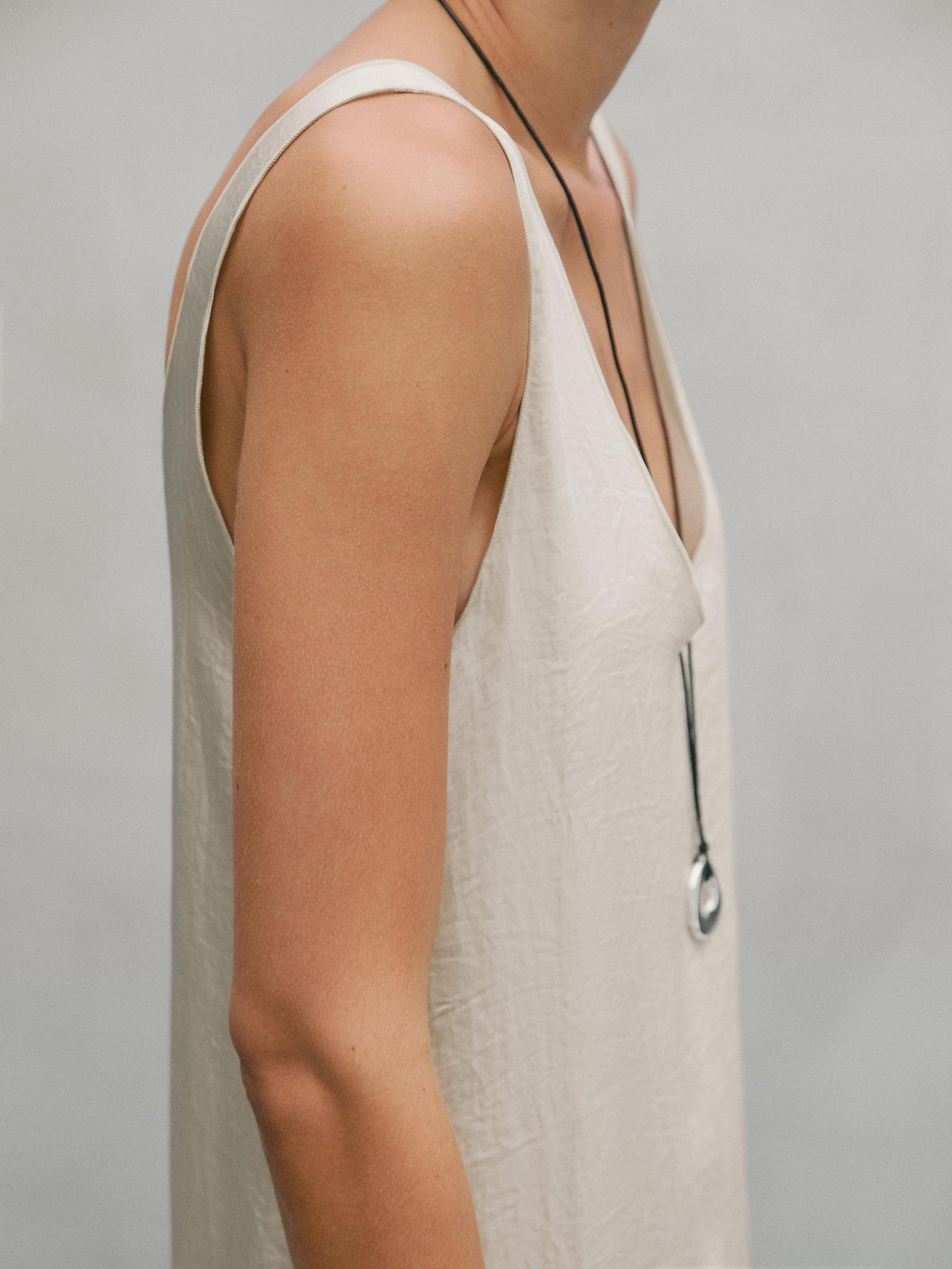 Long dress with round neckline