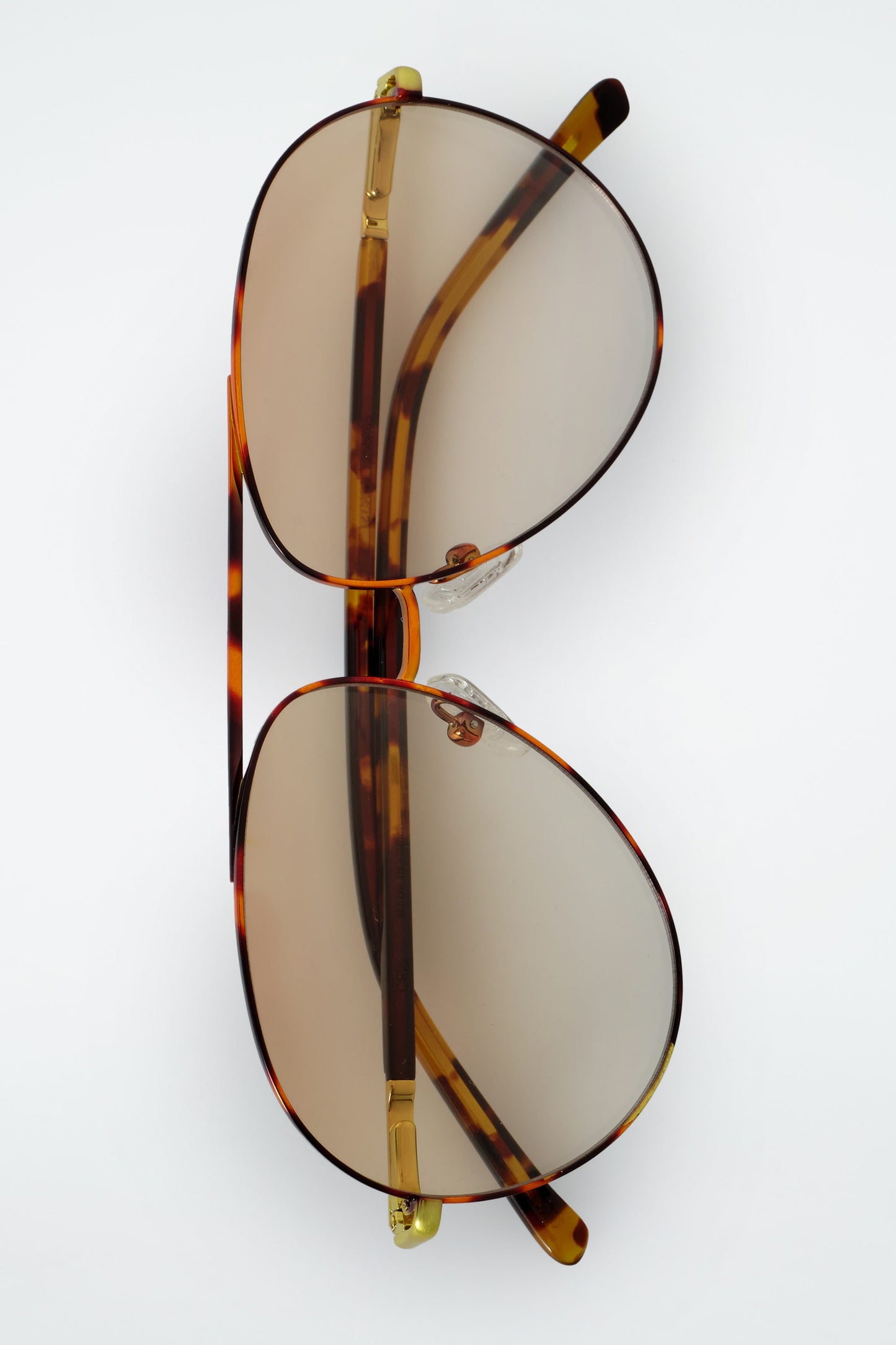 Wire-frame aviator sunglasses
