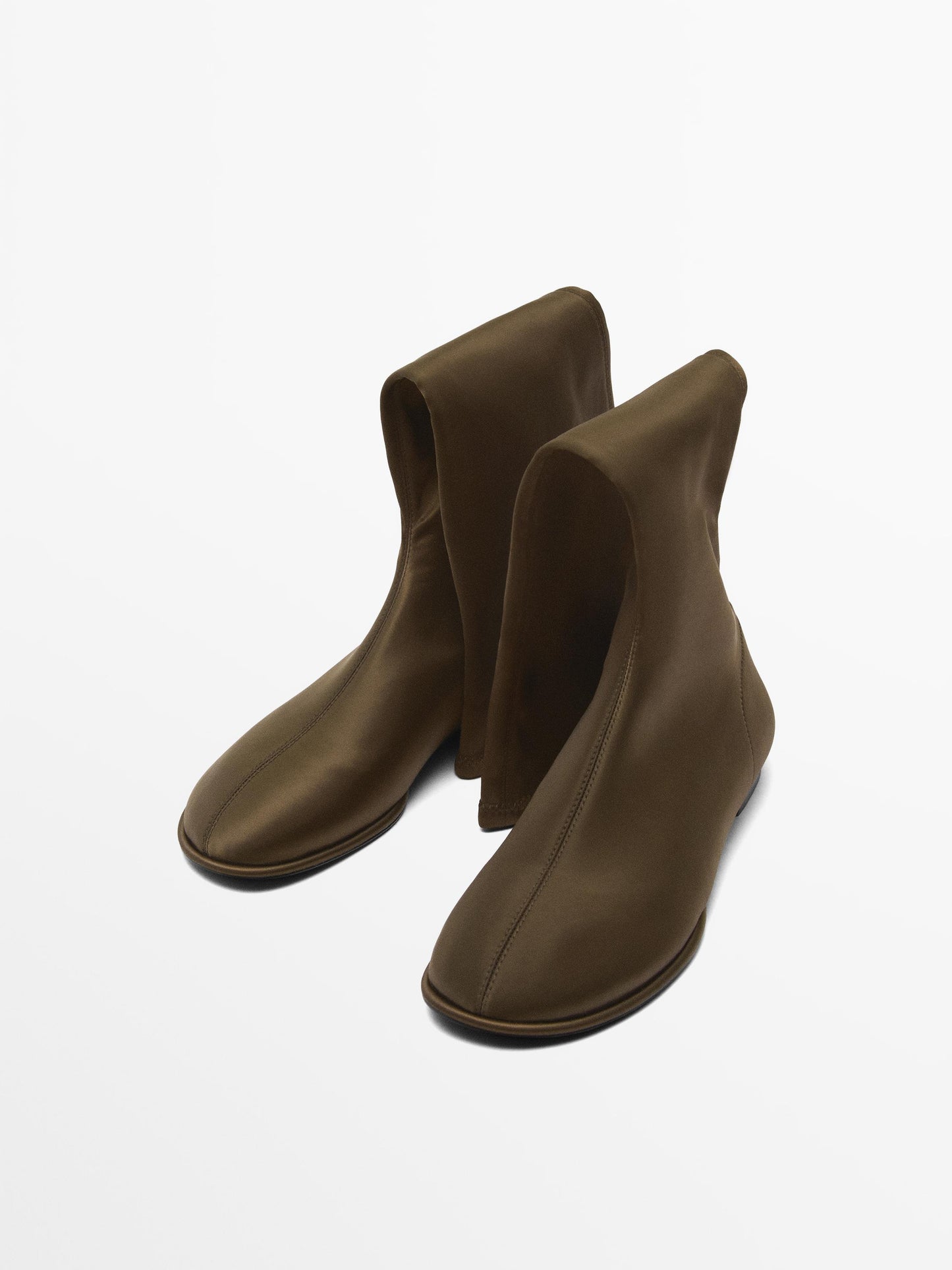 Flat satin boots