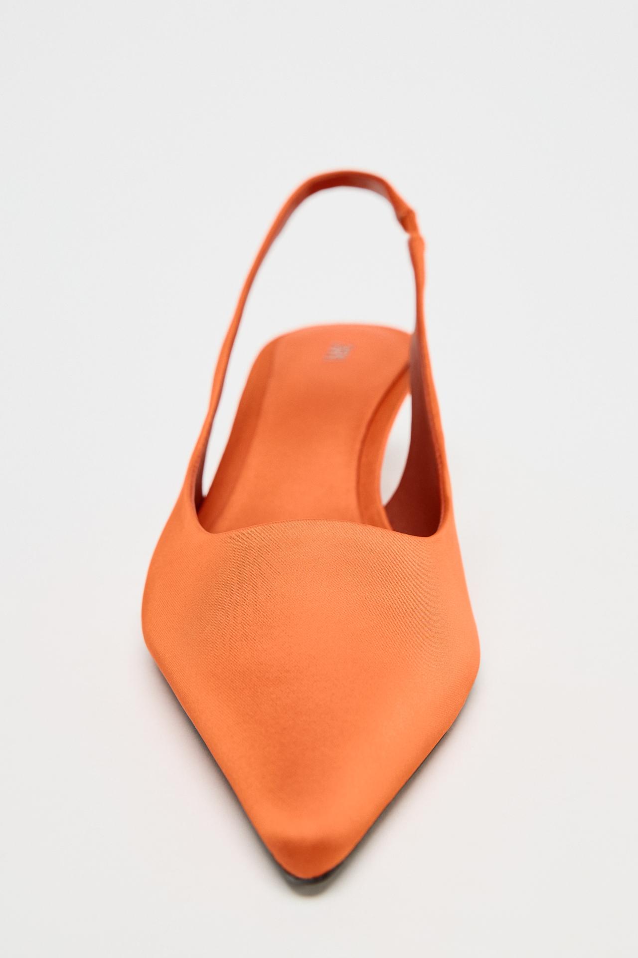 Kitten-heeled slingback fabric shoes