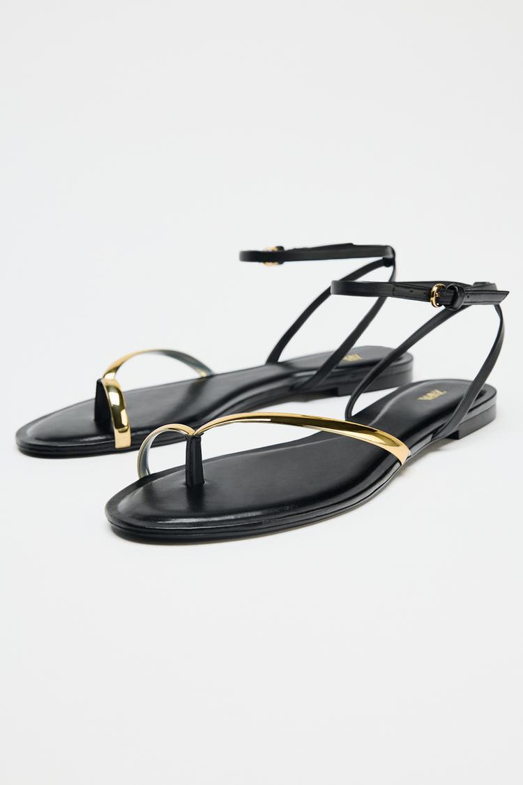 Flat Sandals with Detail