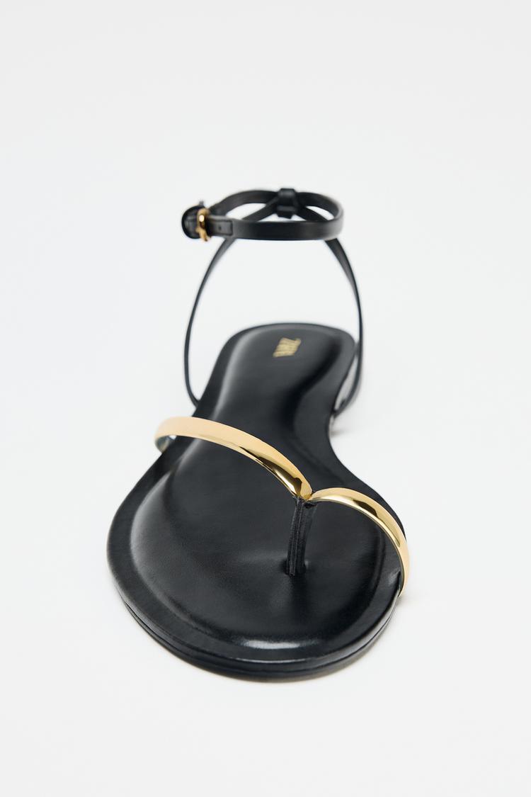 Flat Sandals with Detail