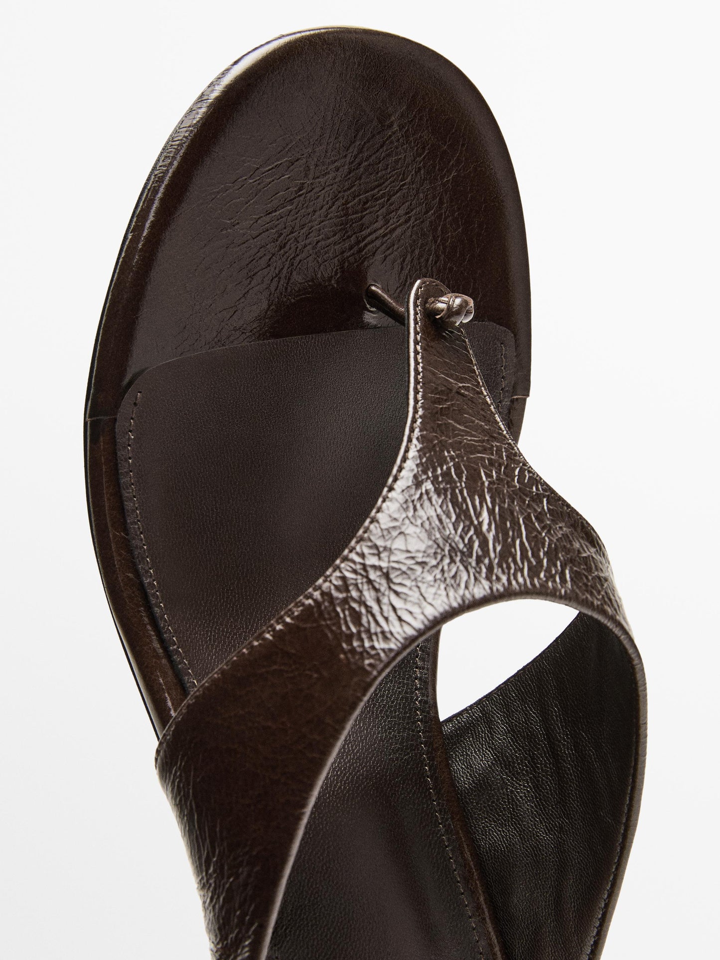 Heeled sandals with toe divider