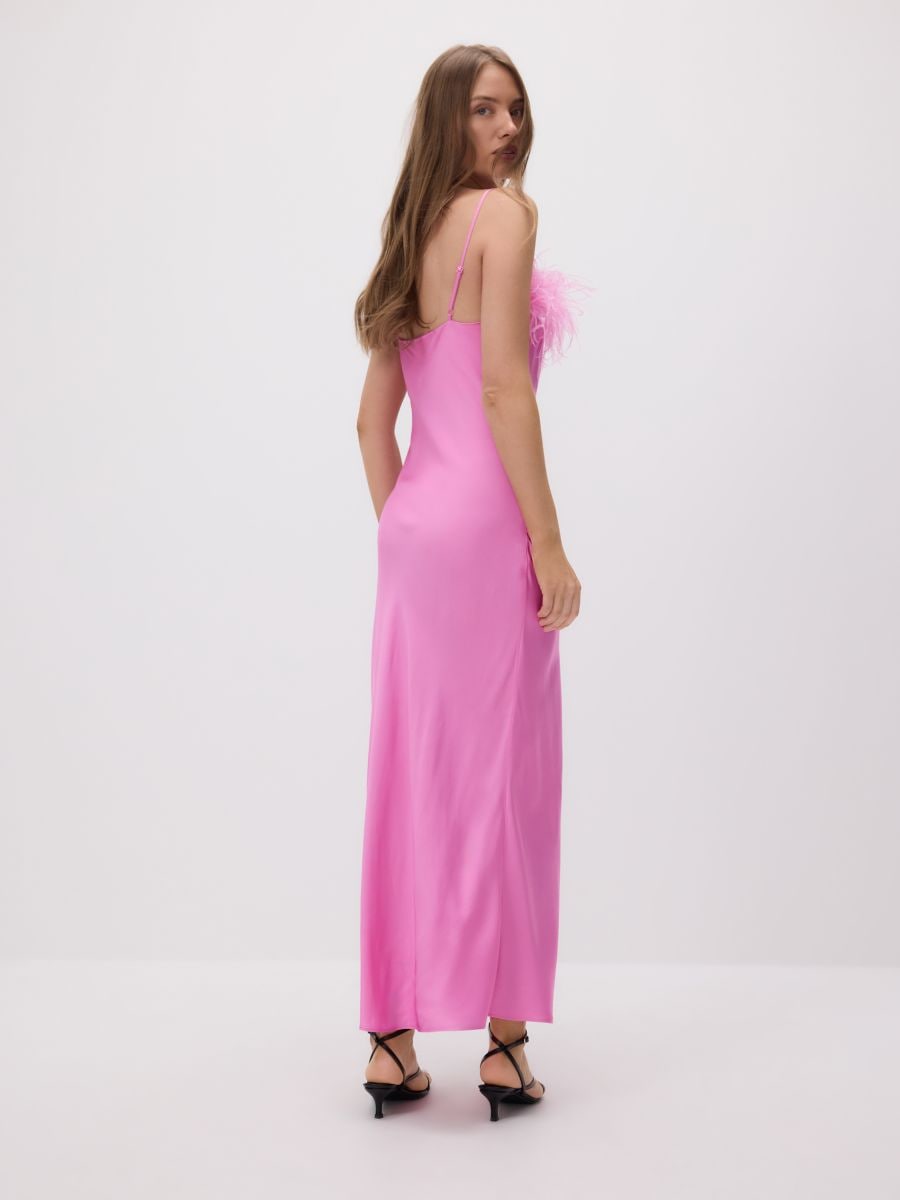 Satin dress with natural feathers