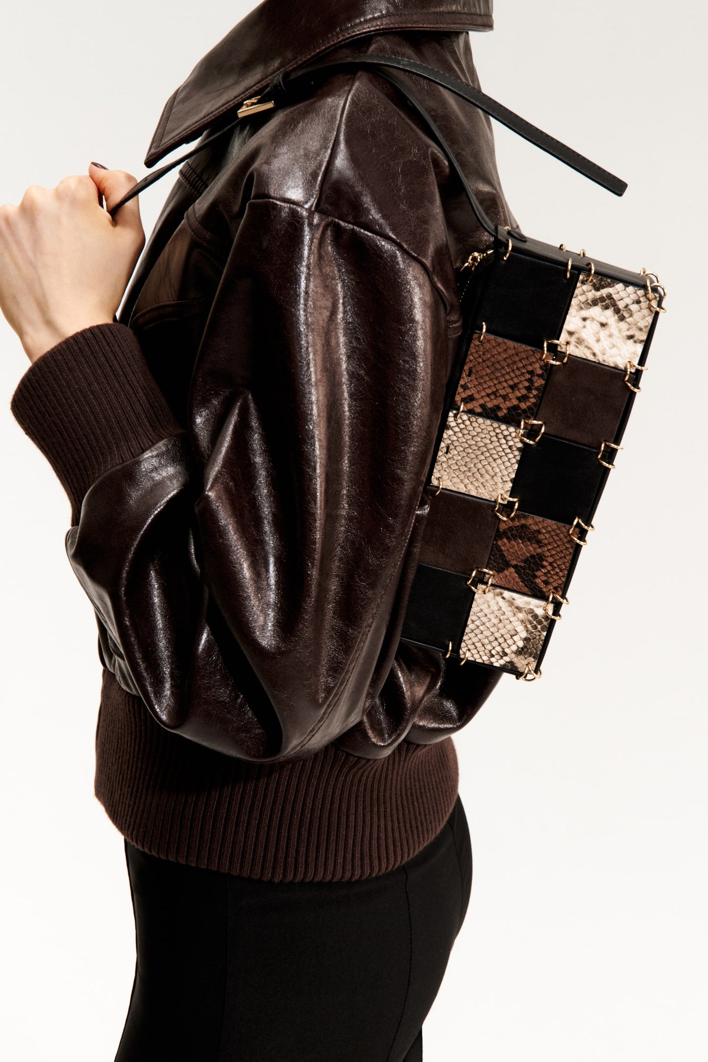 Interlinked shoulder bag