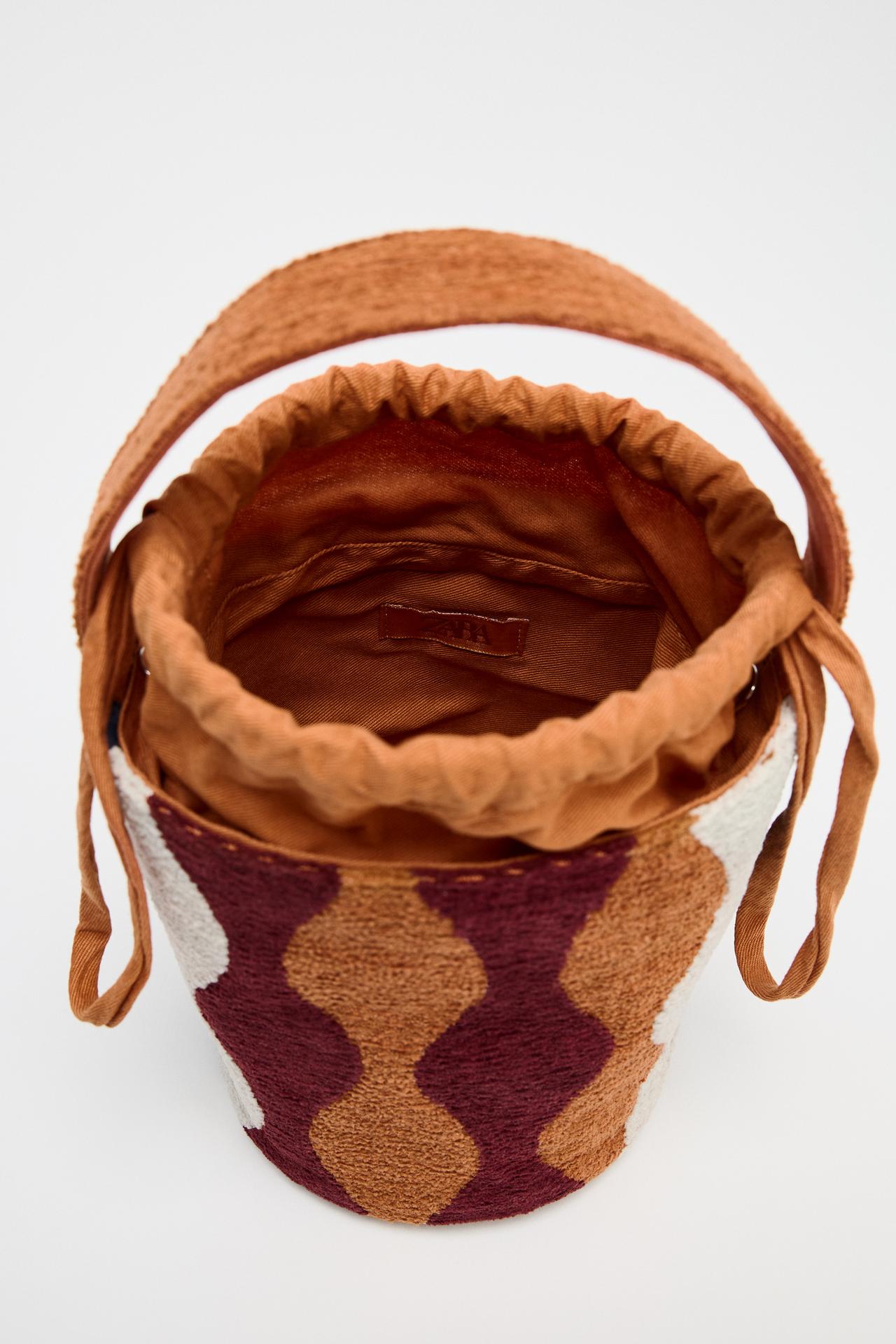 Colour-block cylindrical mini bucket bag