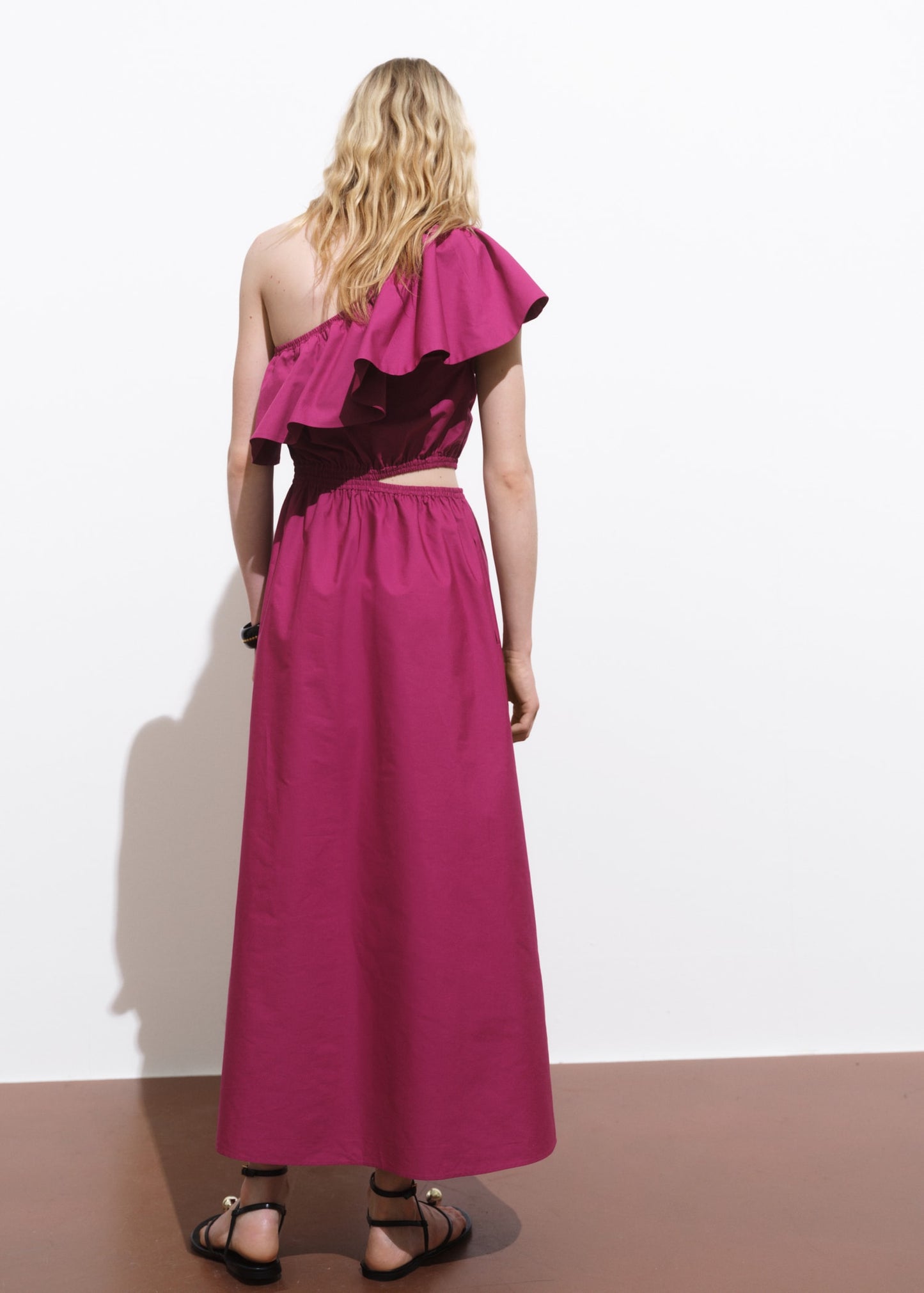 Asymmetrical dress with cut-out