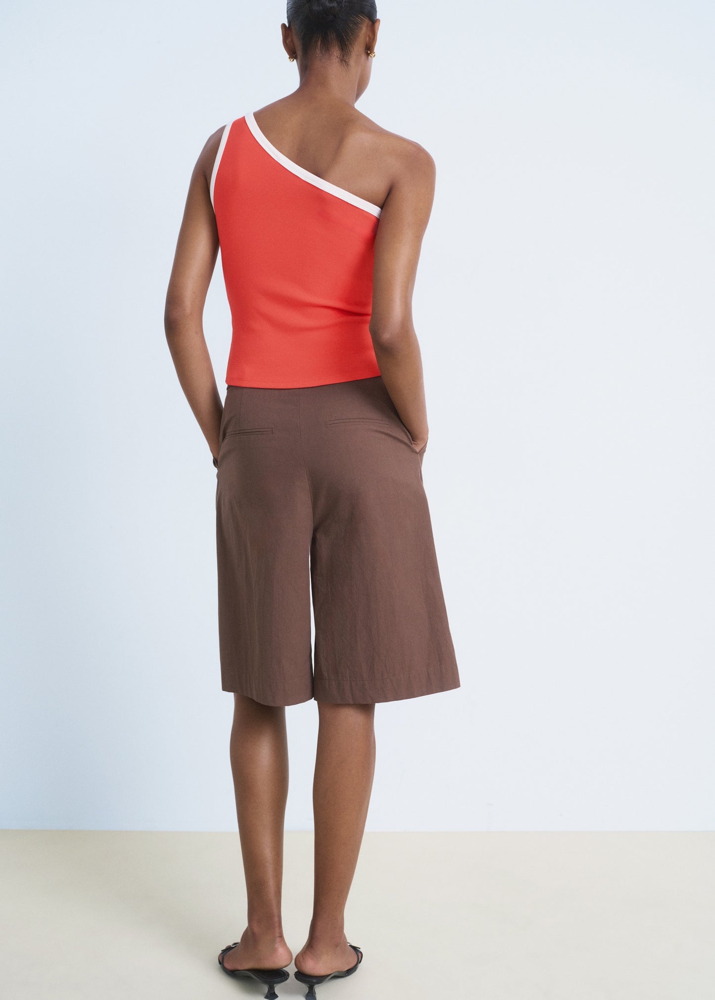 Asymmetrical top with contrasting trim