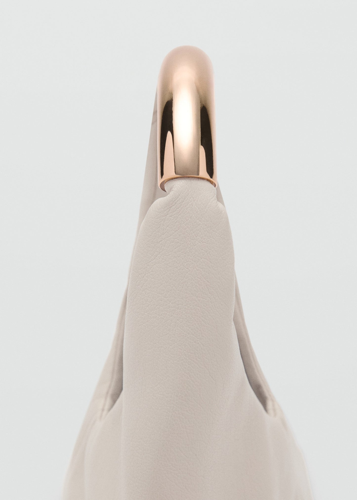 Handbag with metal handle