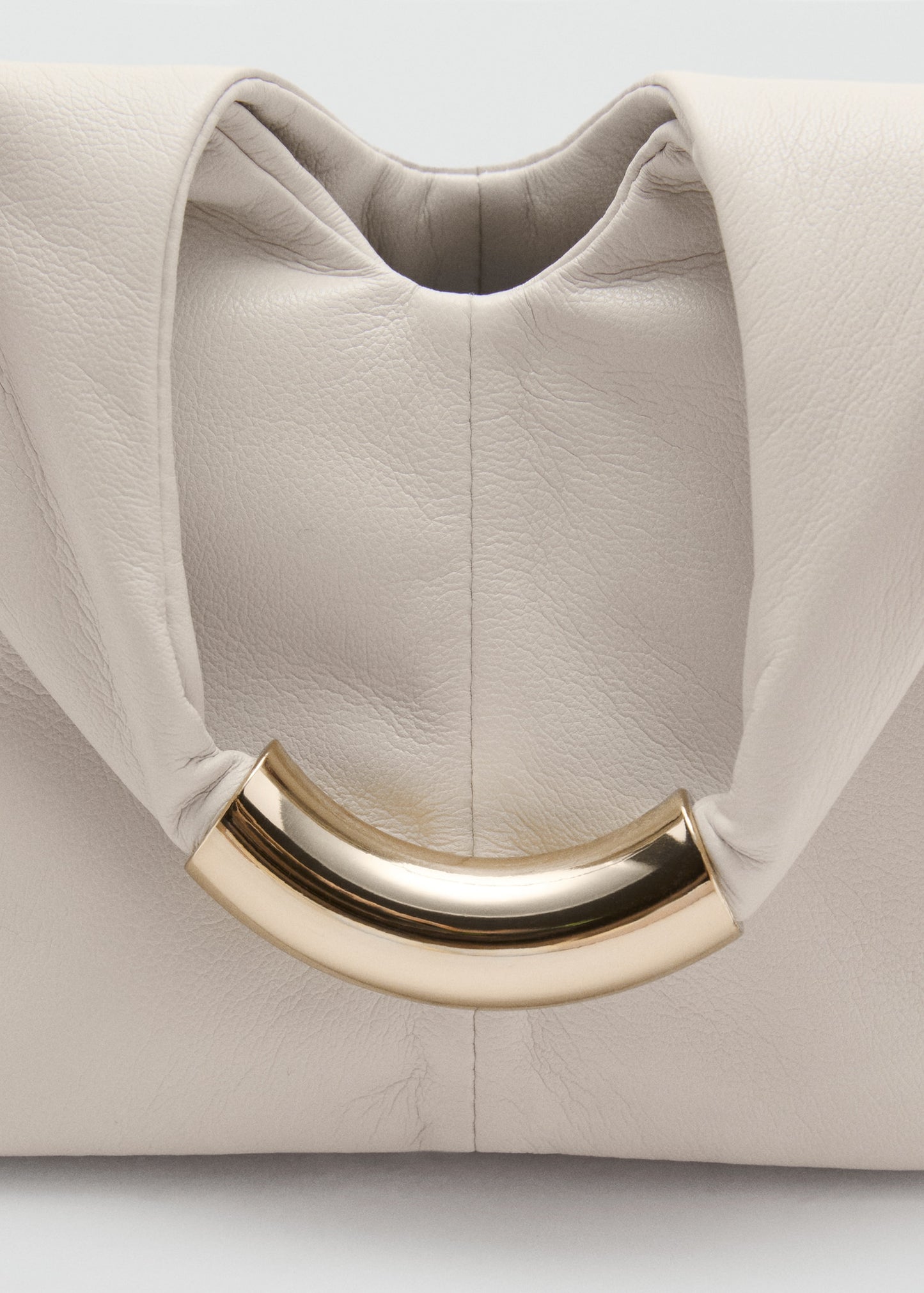 Handbag with metal handle