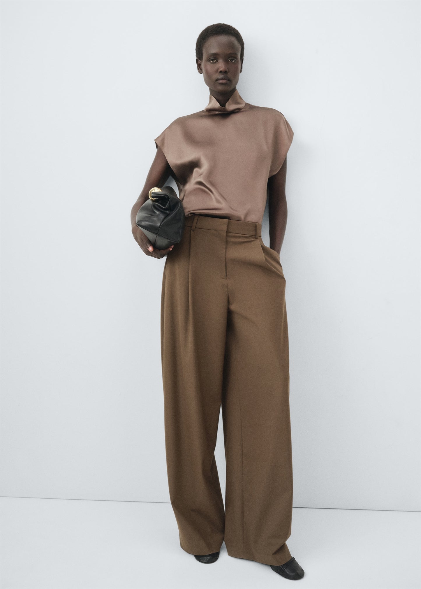 Pleated straight-leg suit trousers