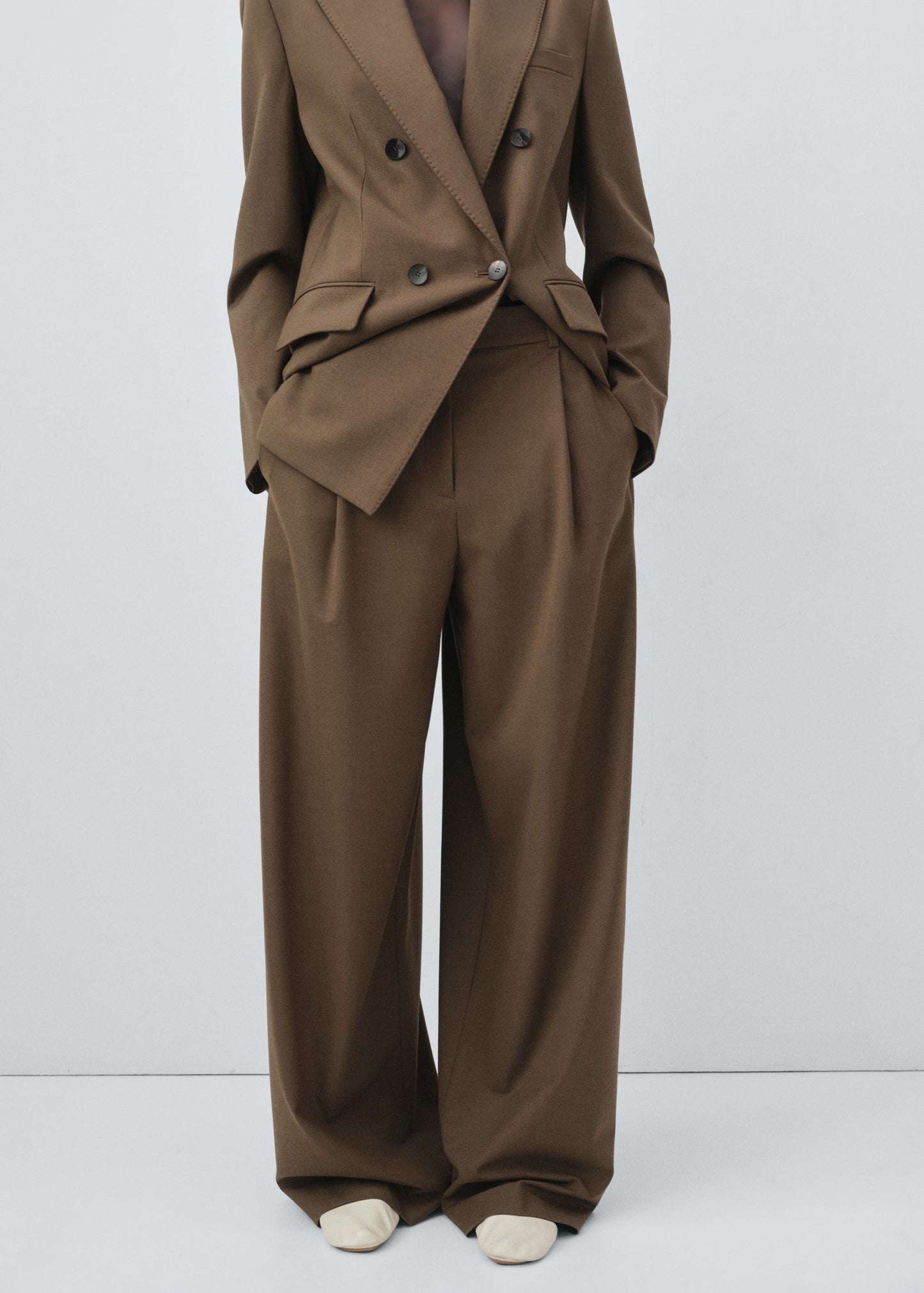 Pleated straight-leg suit trousers