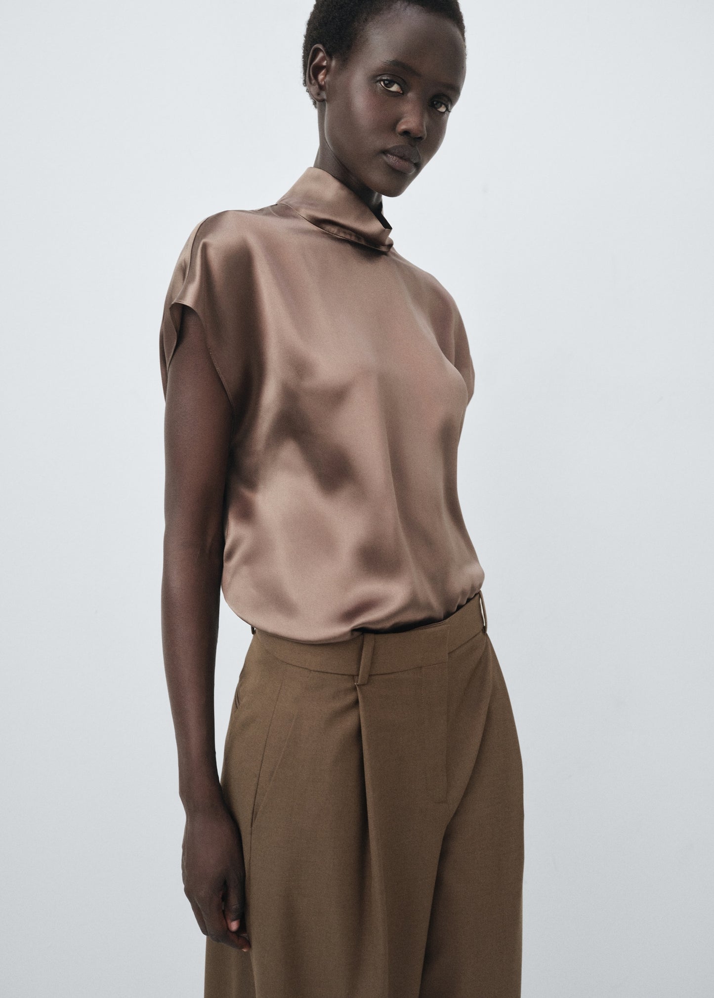 Pleated straight-leg suit trousers