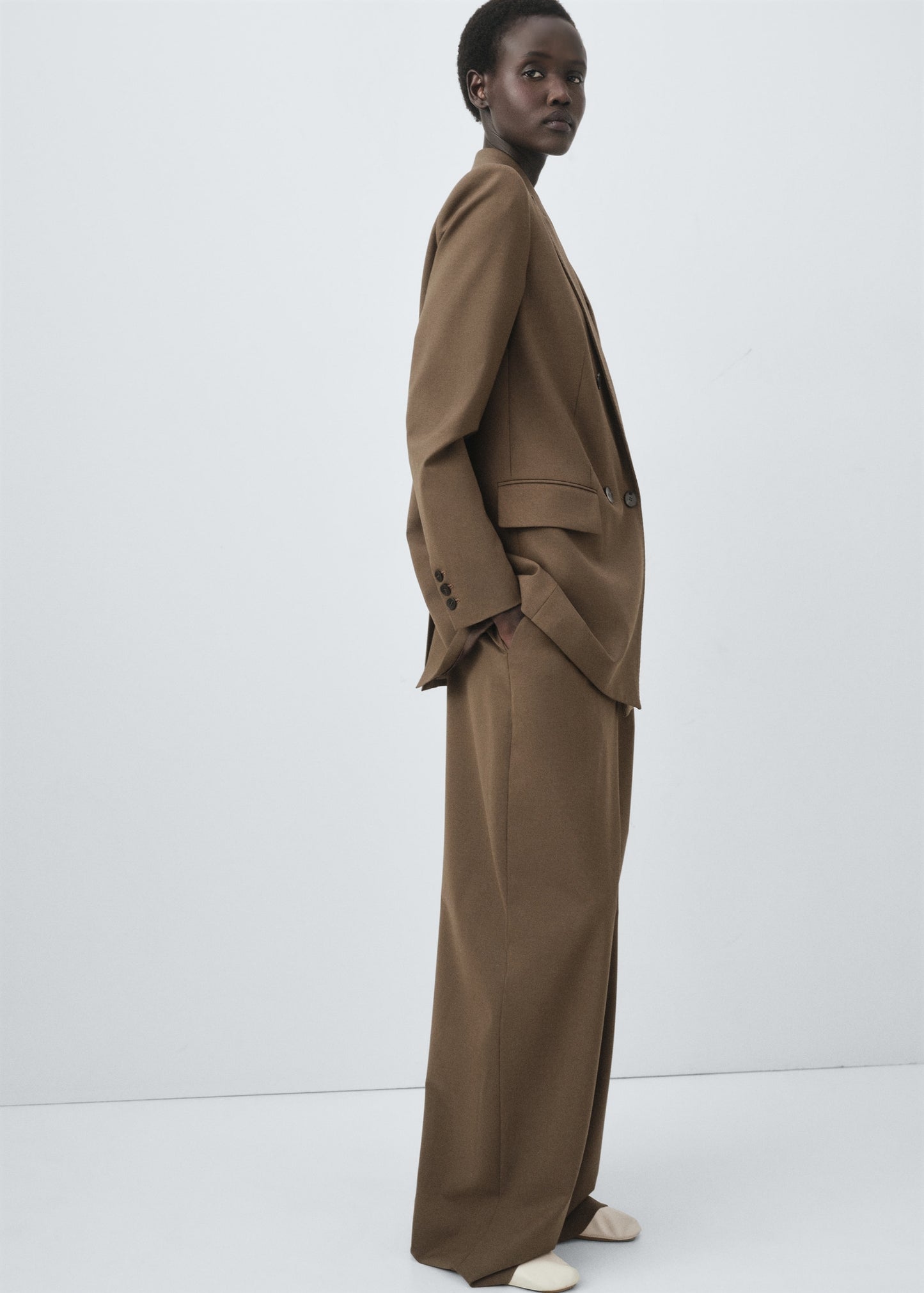 Pleated straight-leg suit trousers