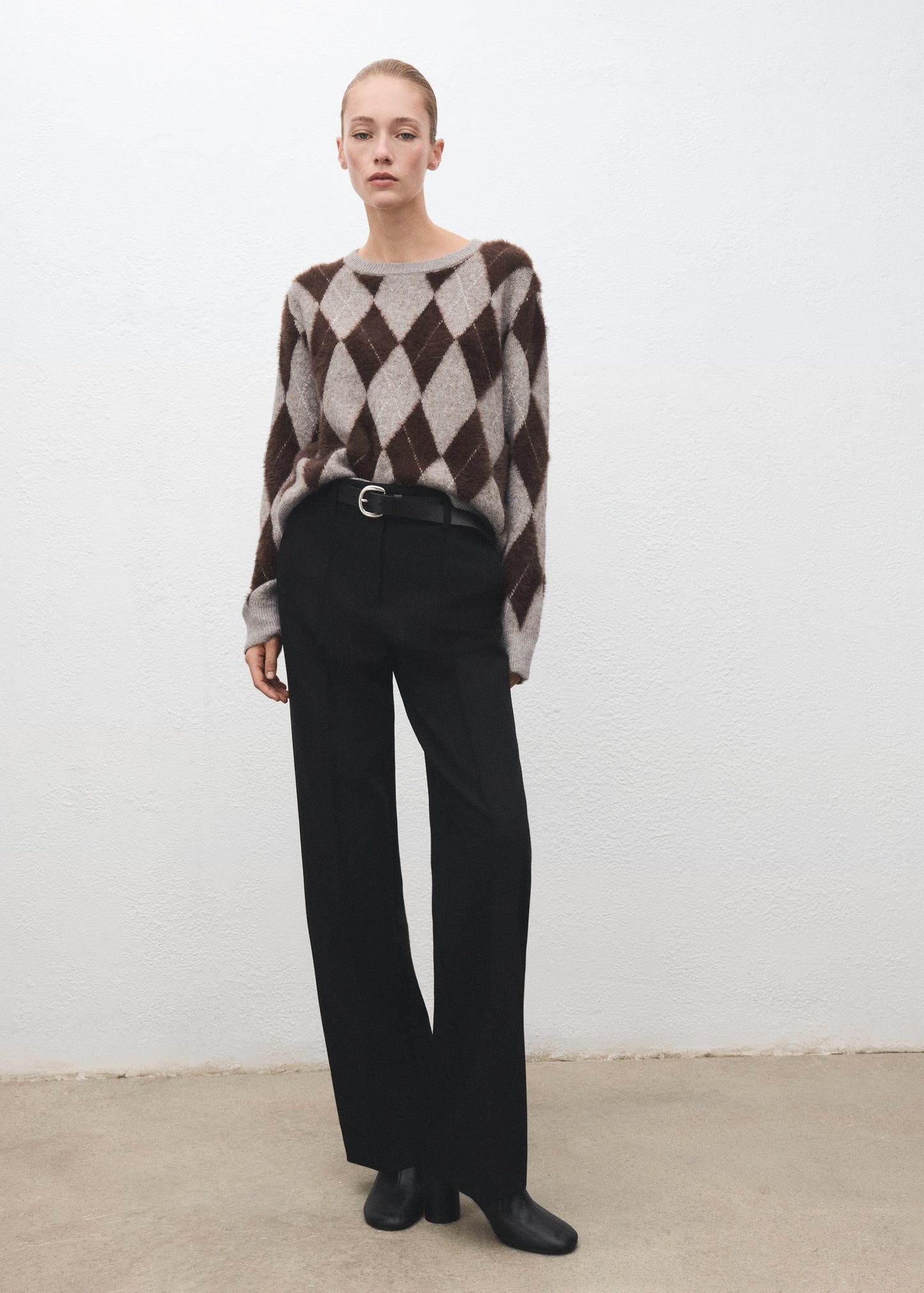 Diamond-patterned knit jumper