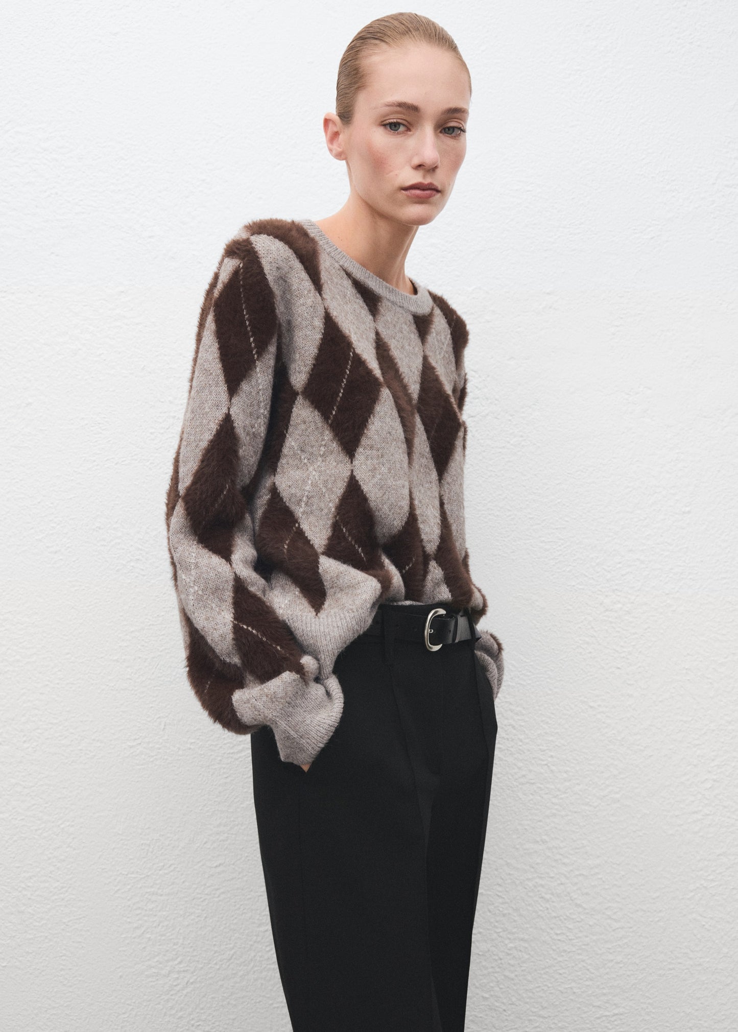 Diamond-patterned knit jumper