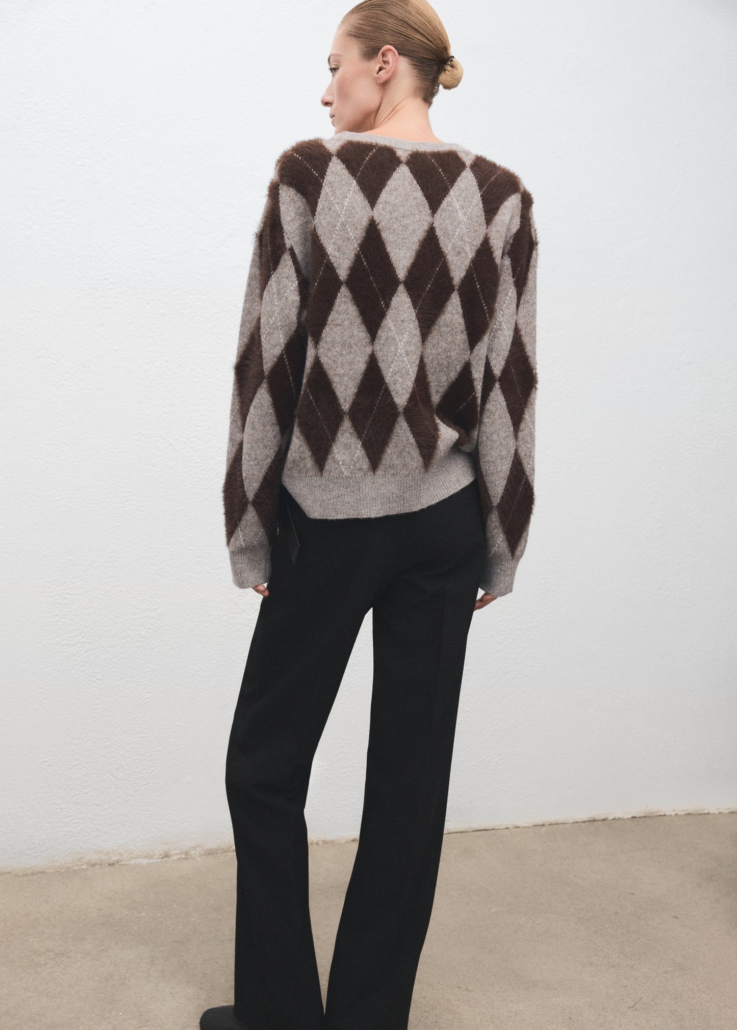 Diamond-patterned knit jumper
